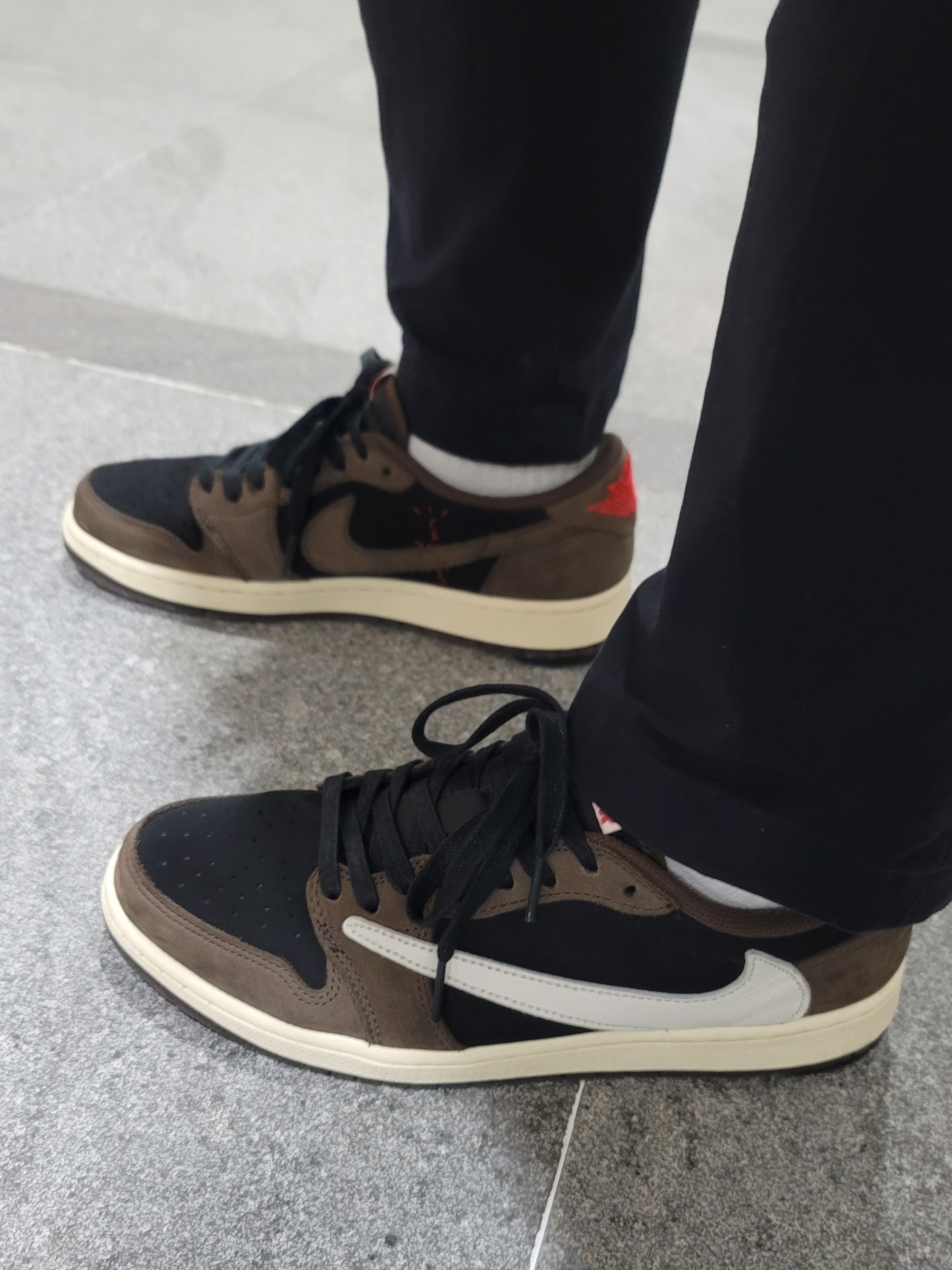 Jordan 1 x Travis Scott Retro Low OG SP Mocha 착용 스타일