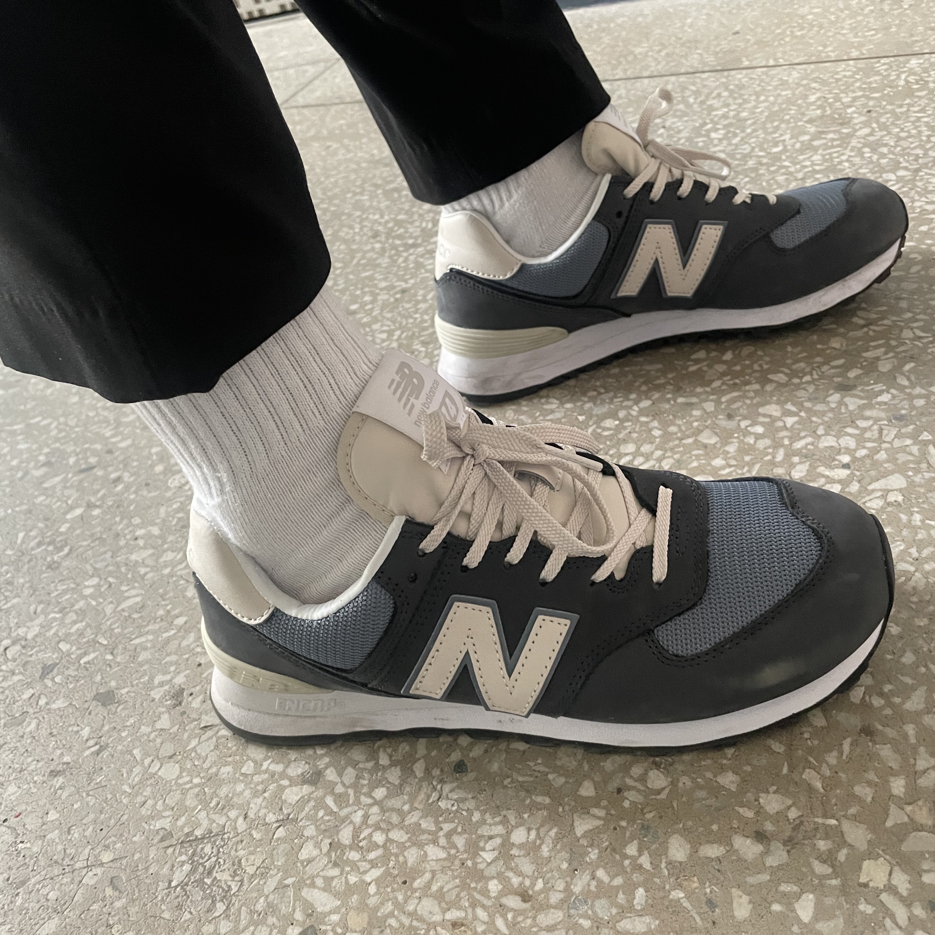 New Balance 574 Classic Navy 착용 스타일