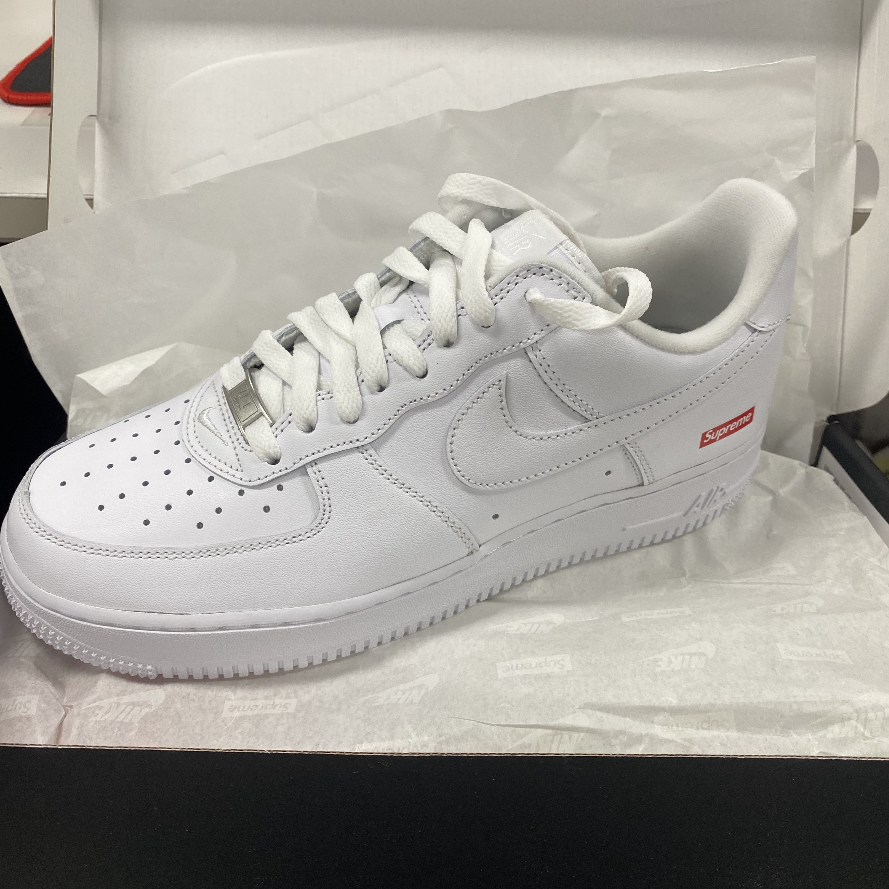 Nike x Supreme Air Force 1 Low White 착용 스타일