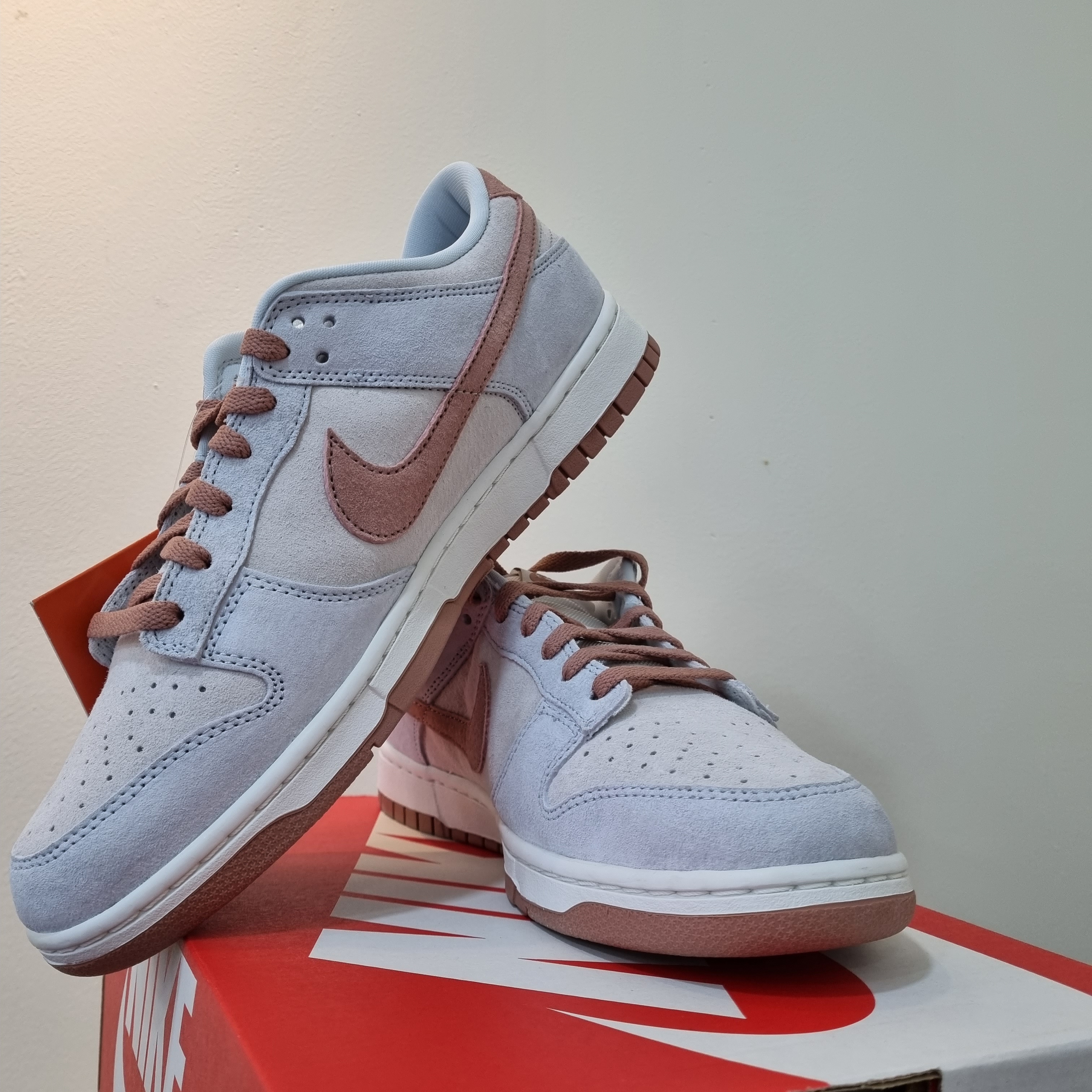 Nike Dunk Low Retro PRM Fossil Rose 착용 스타일