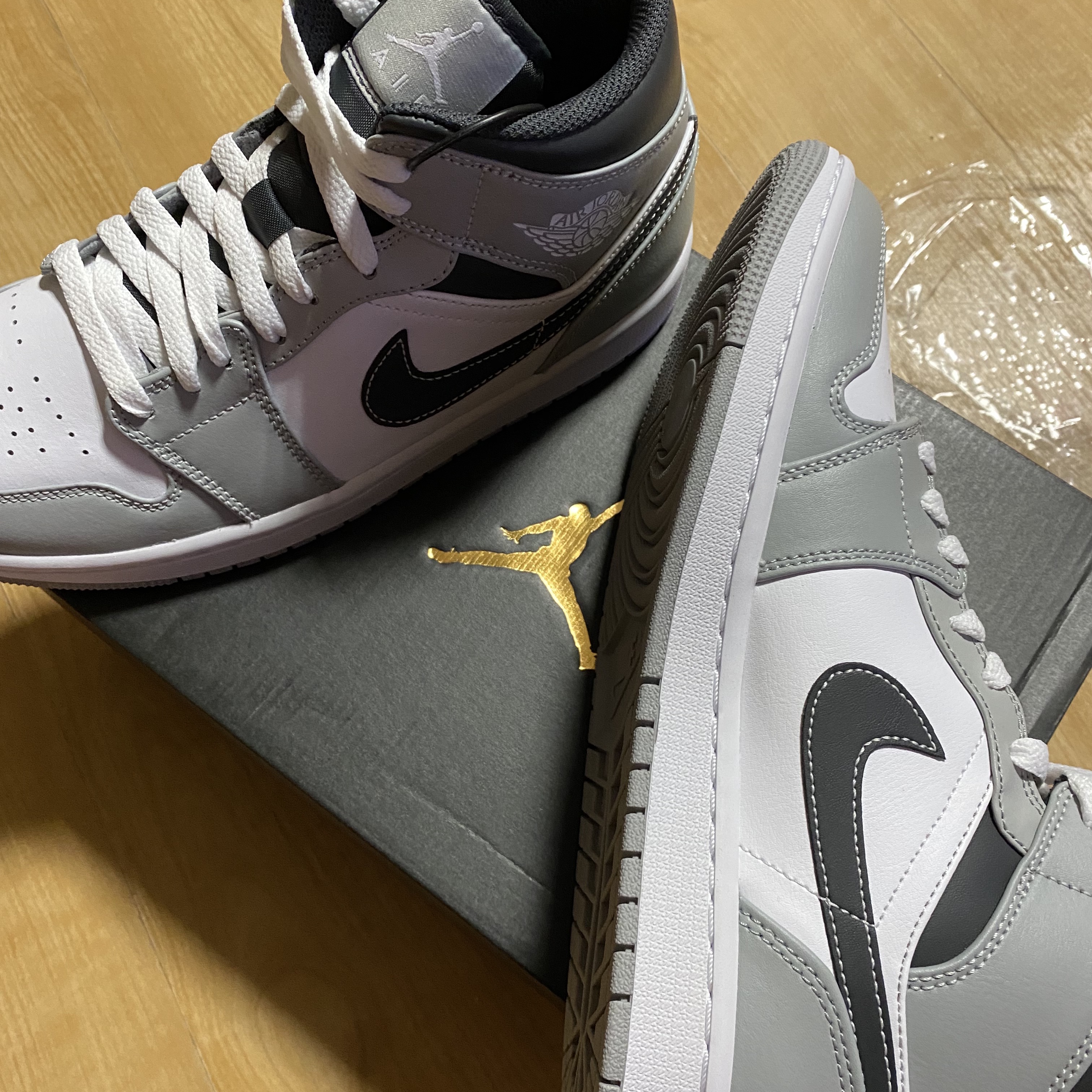 Jordan 1 Mid Light Smoke Grey Anthracite 착용 스타일