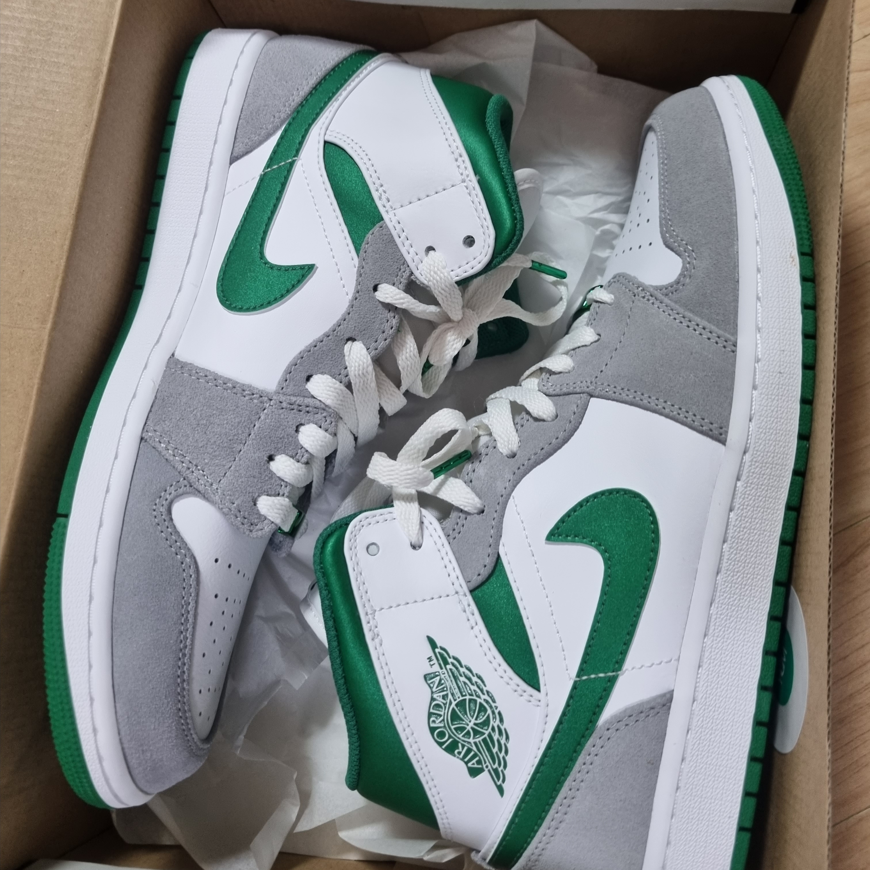 Jordan 1 Mid SE Pine Green Light Smoke Grey 착용 스타일