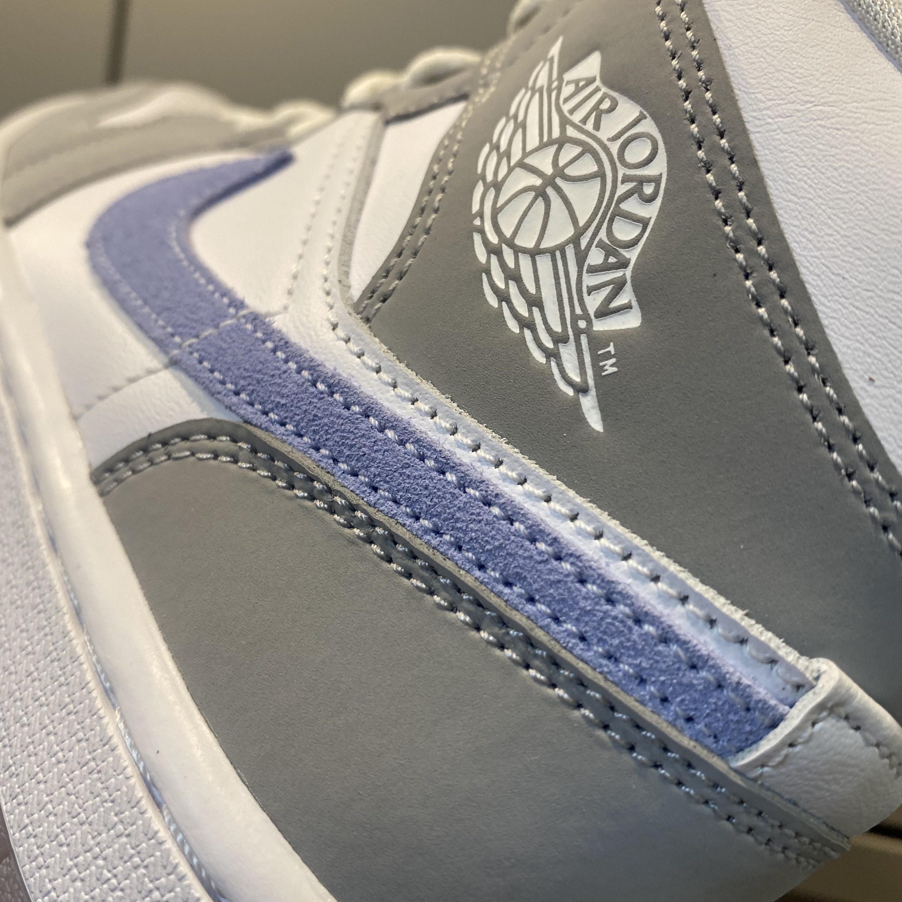 (W) Jordan 1 Mid Wolf Grey 착용 스타일 - 1