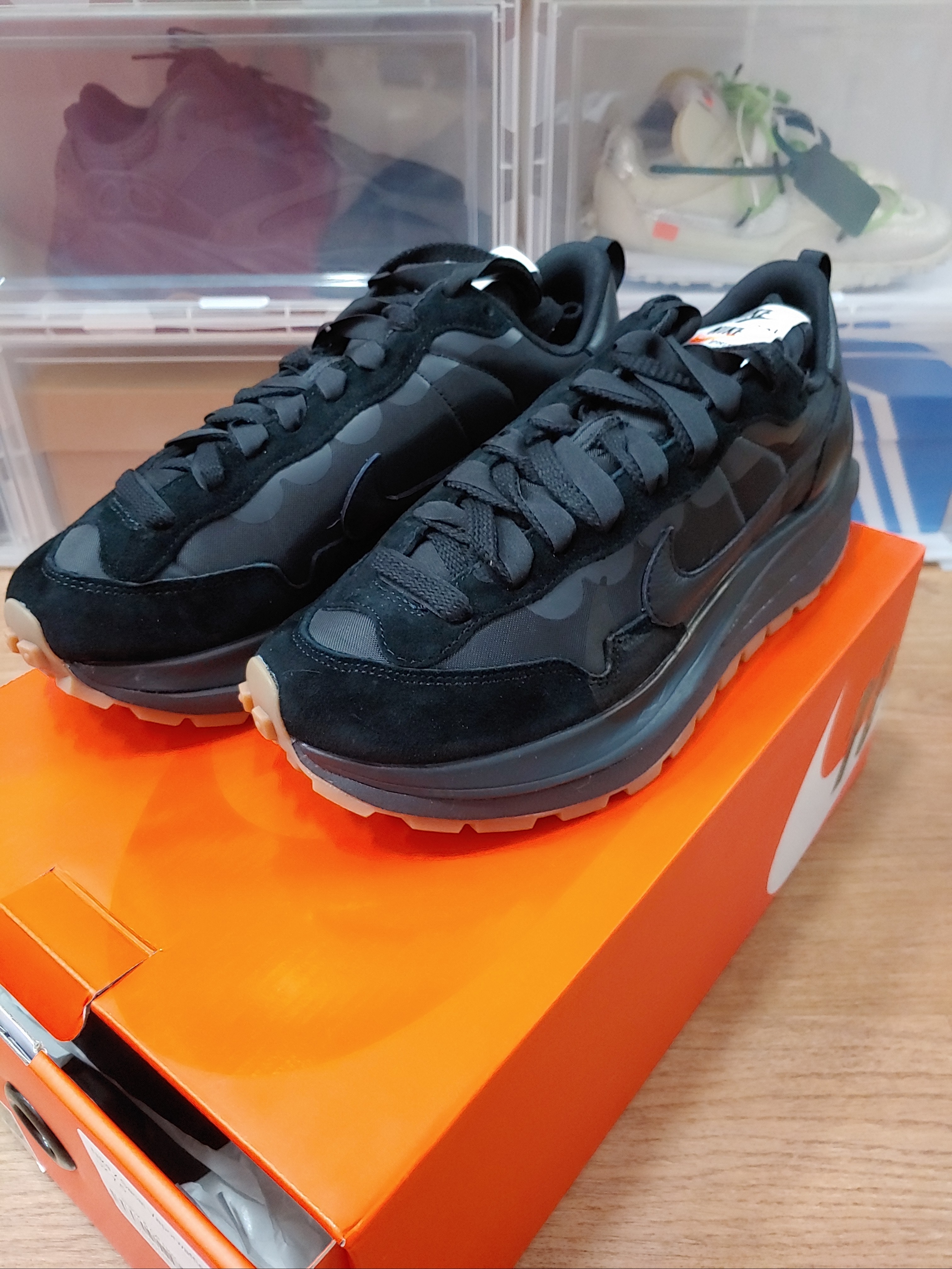 Nike x Sacai VaporWaffle Black and Gum 착용 스타일 - 2
