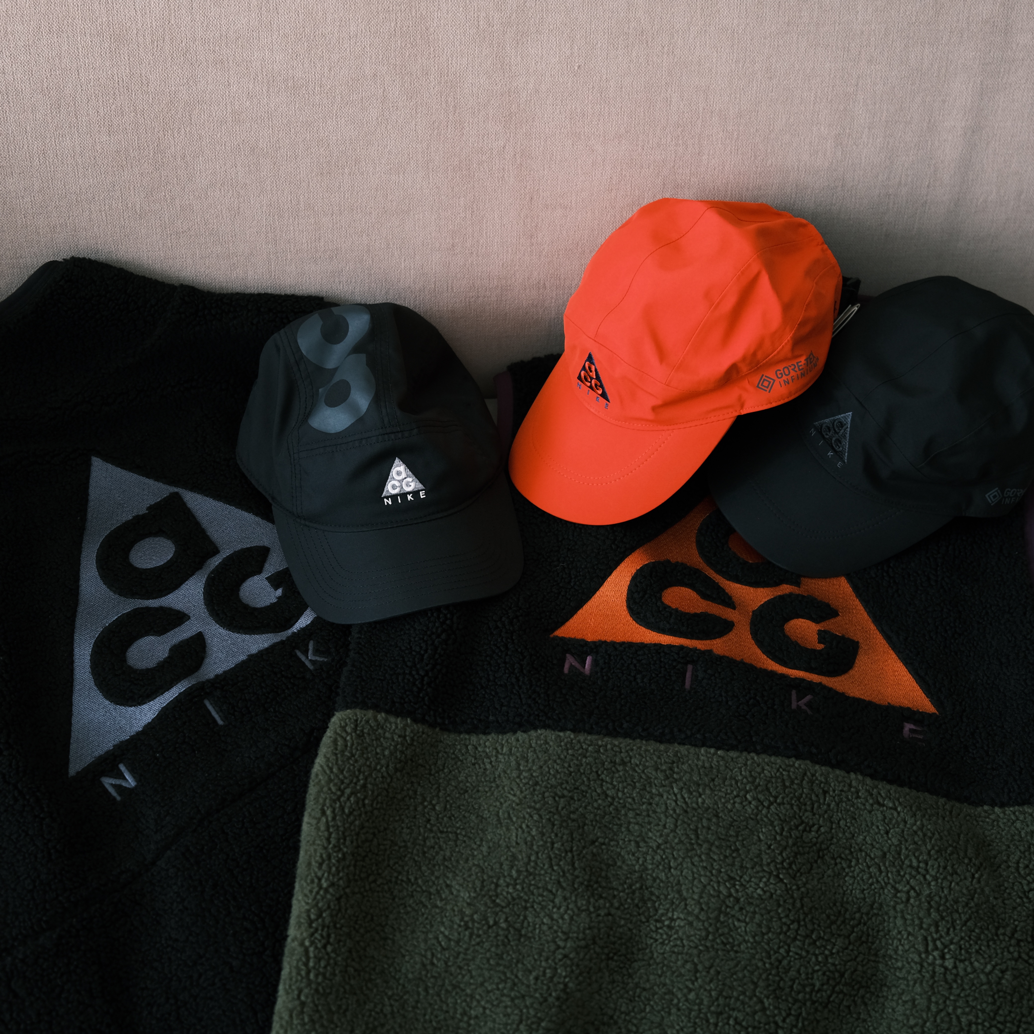 Nike NRG ACG Tailwind Cap Black, Nike ACG Vest Black Sequoia Night Purple - US/EU 착용 스타일