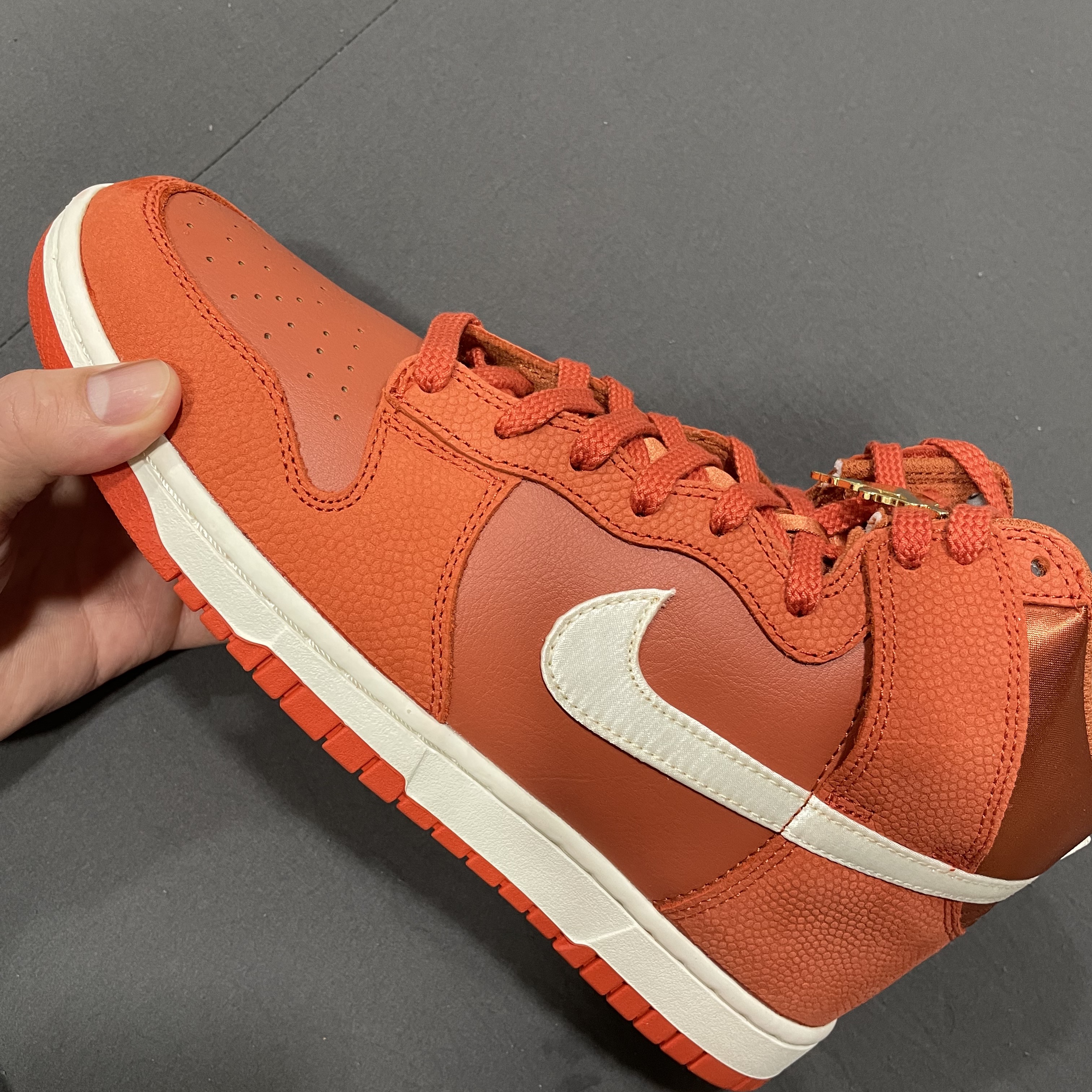 Nike Dunk High Retro PRM EMB One Game 착용 스타일 - 2