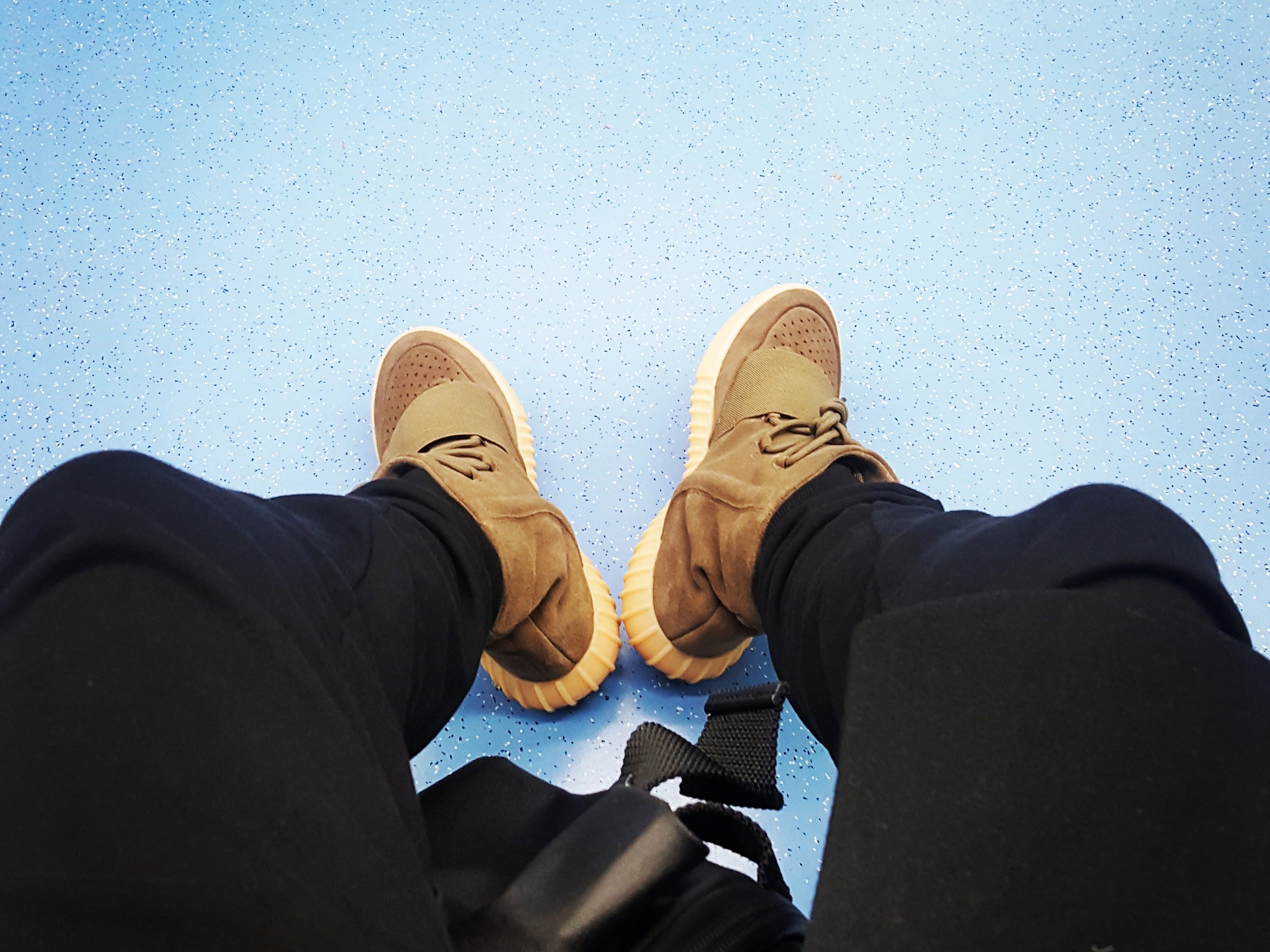 Adidas Yeezy Boost 750 Light Brown Gum (Chocolate), Adidas Yeezy Boost 350 Oxford Tan 착용 스타일 - 4
