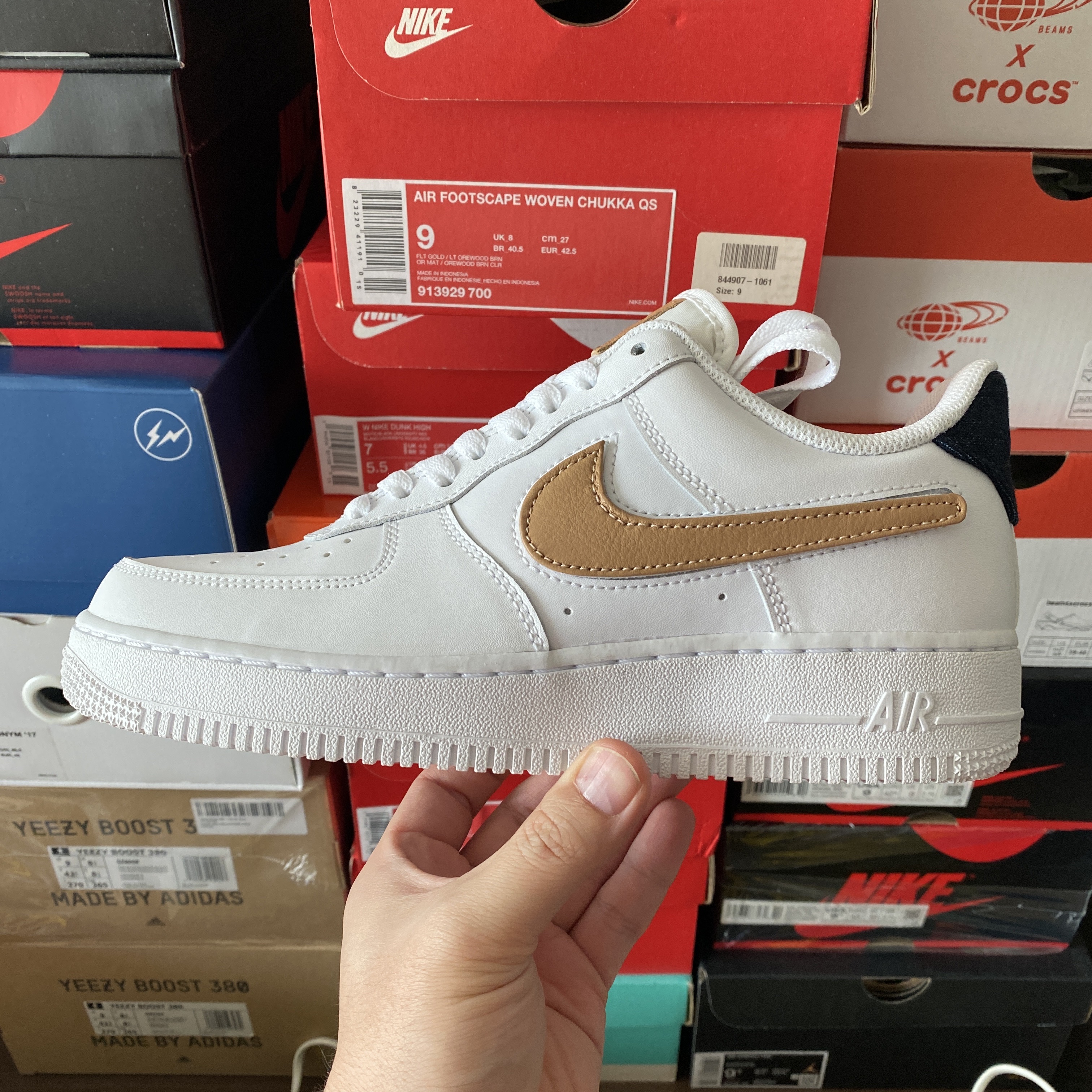Nike Air Force 1 '07 LV8 Removable Swoosh Pack Tan 착용 스타일 - 3
