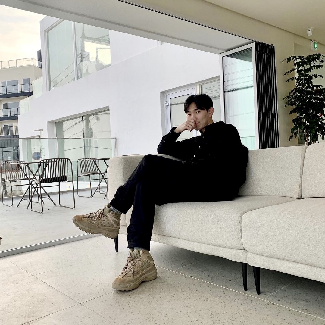 Adidas Yeezy Desert Boot Rock 착용 스타일 - 3