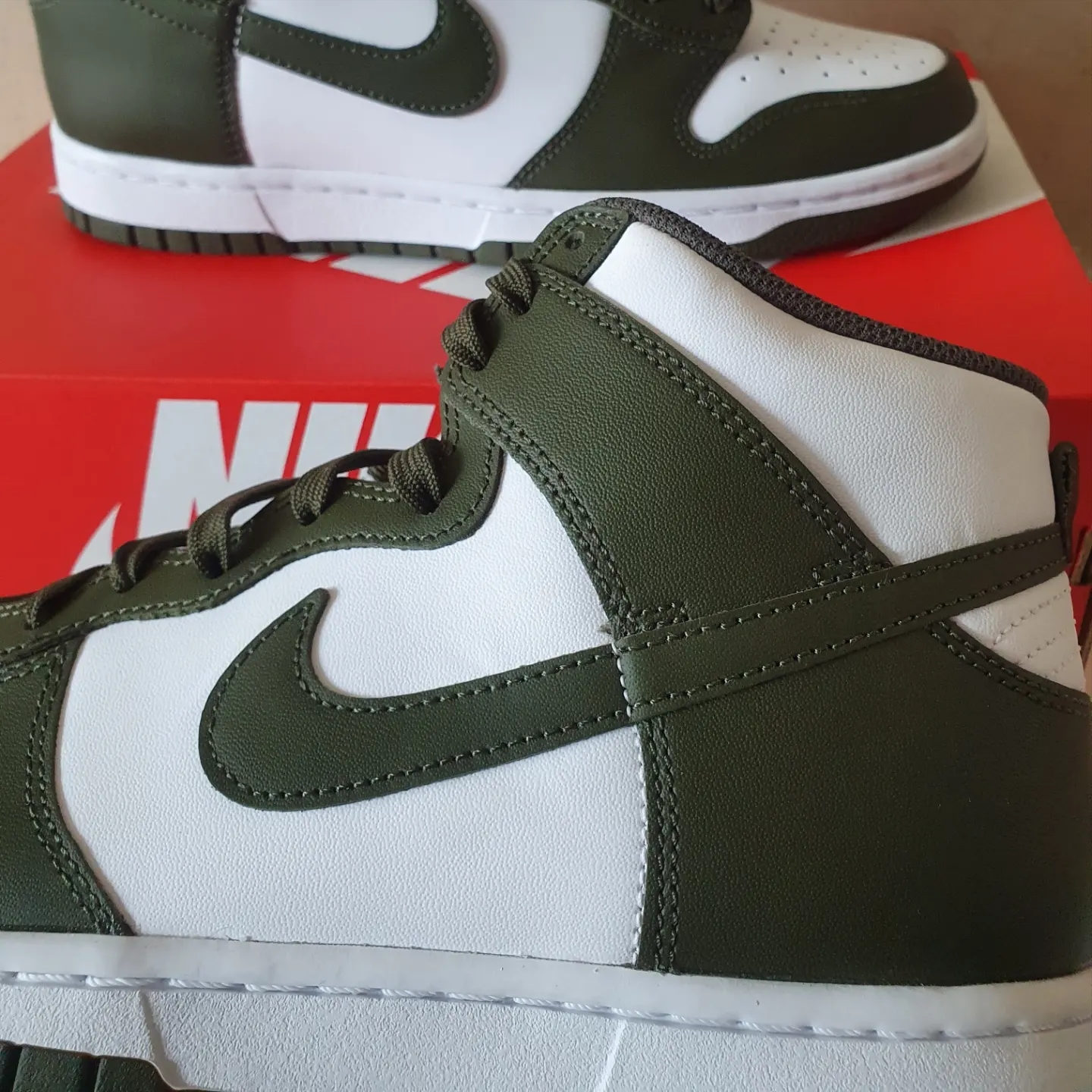 Nike Dunk High Retro Championship Khaki 착용 스타일 - 4