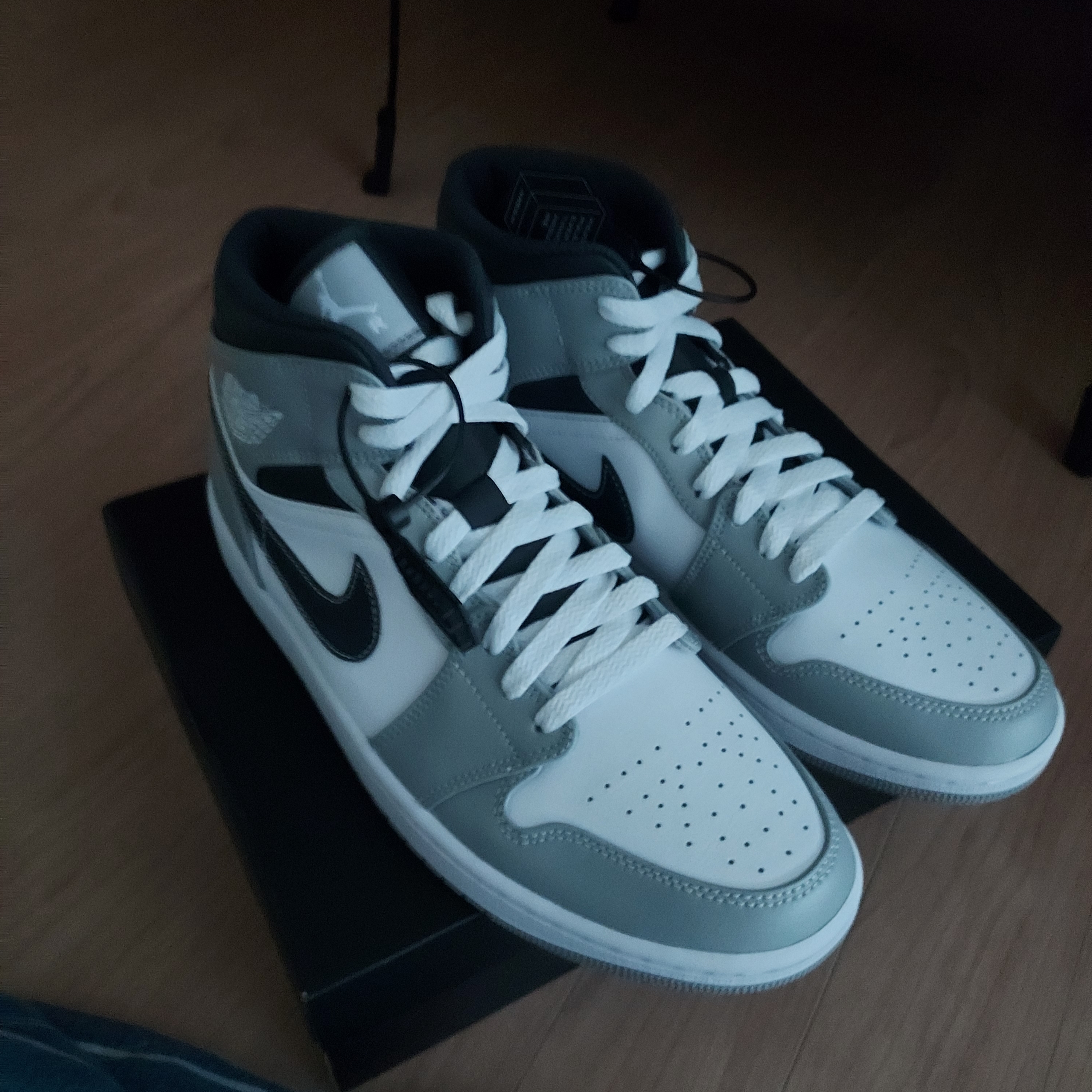 Jordan 1 Mid Light Smoke Grey Anthracite 착용 스타일