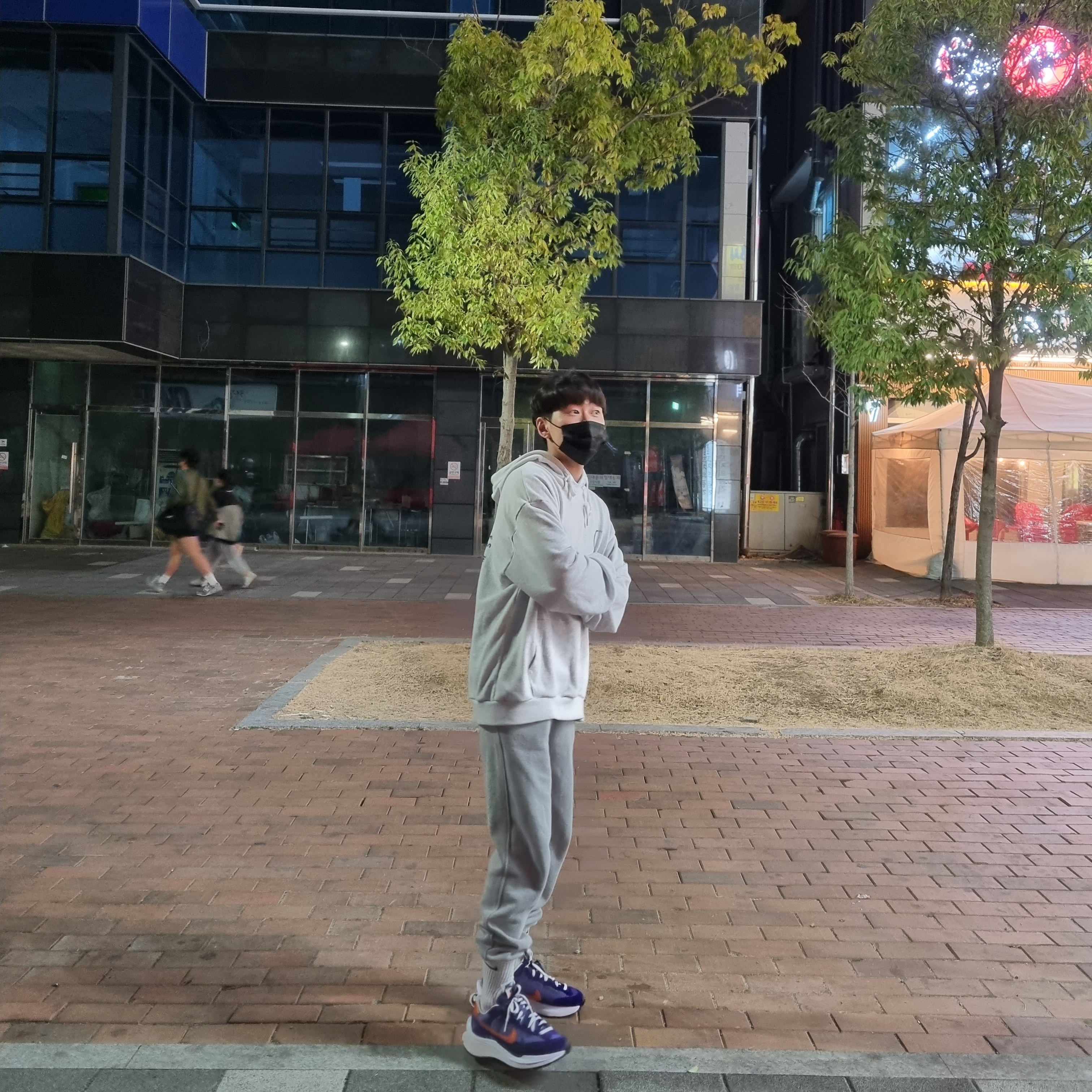Nike x Sacai VaporWaffle Dark Iris 착용 스타일