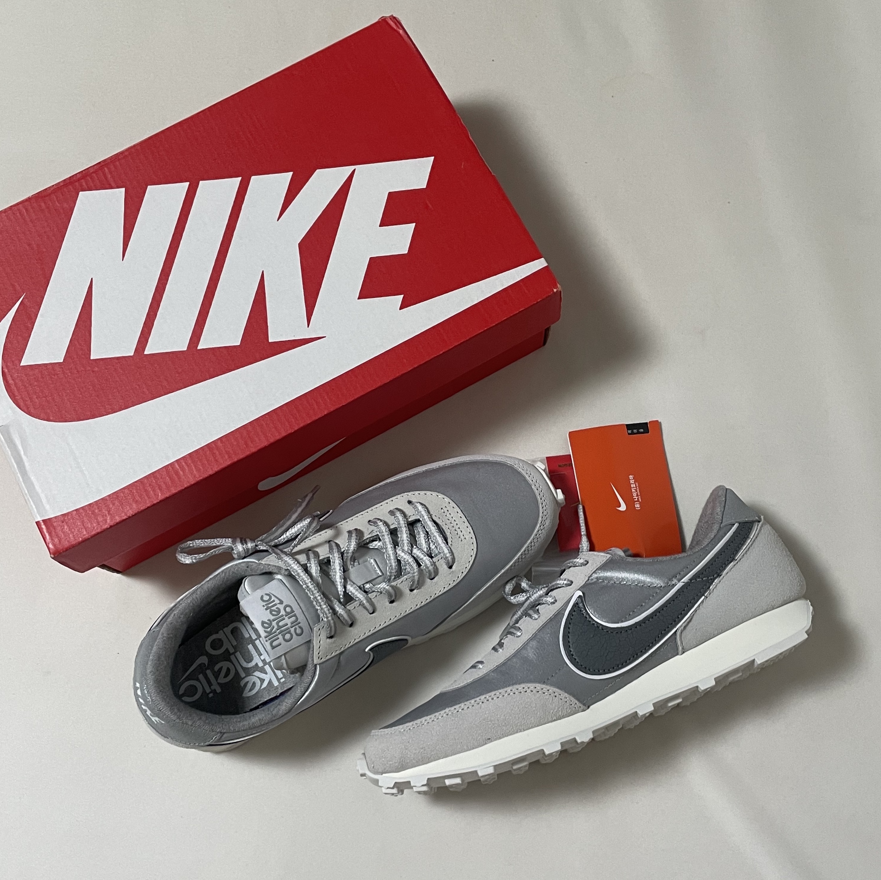 (W) Nike Daybreak SE Light Smoke Grey 착용 스타일