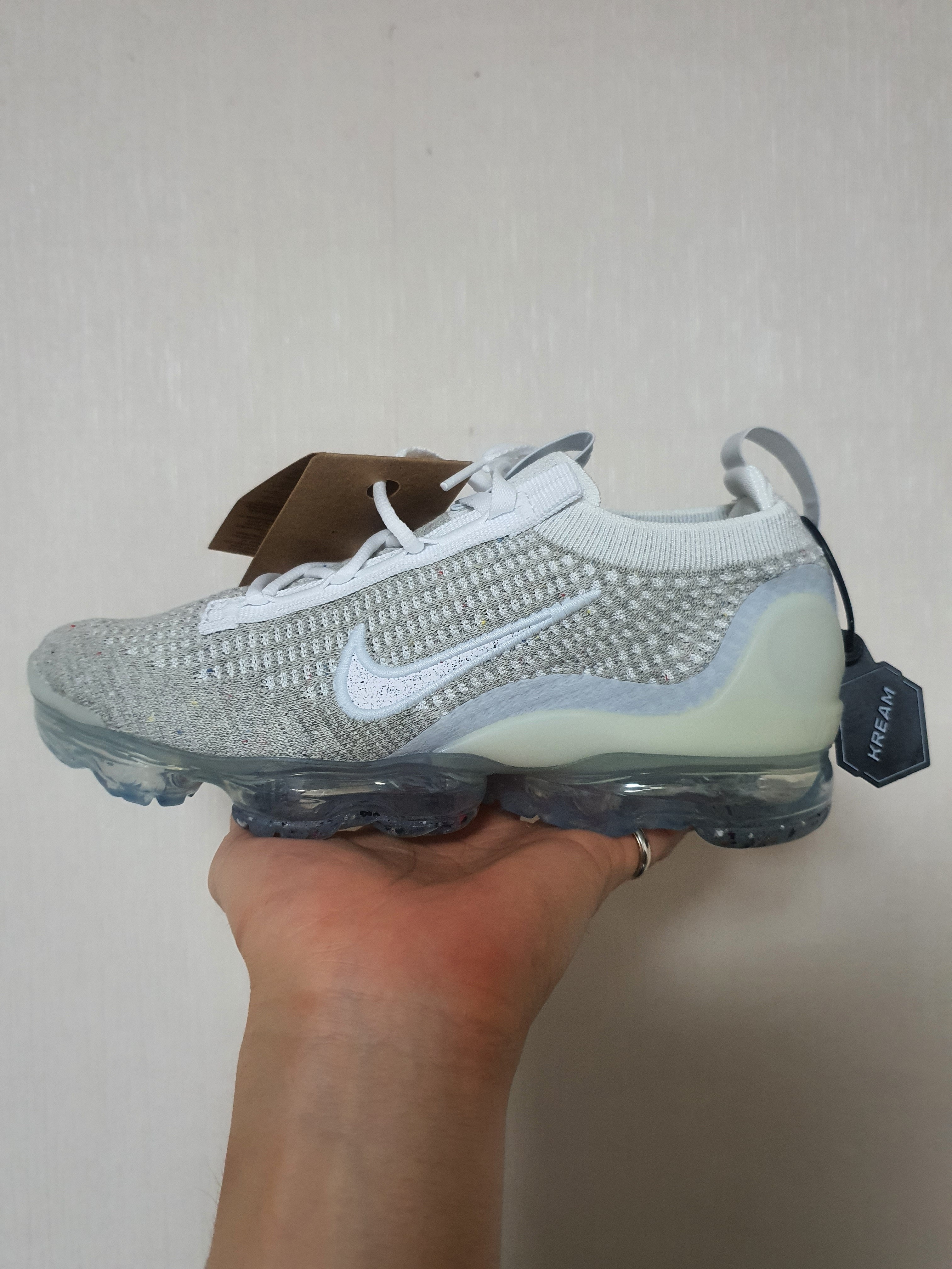 (W) Nike Air Vapormax 2021 Flyknit Oatmeal 착용 스타일 - 1