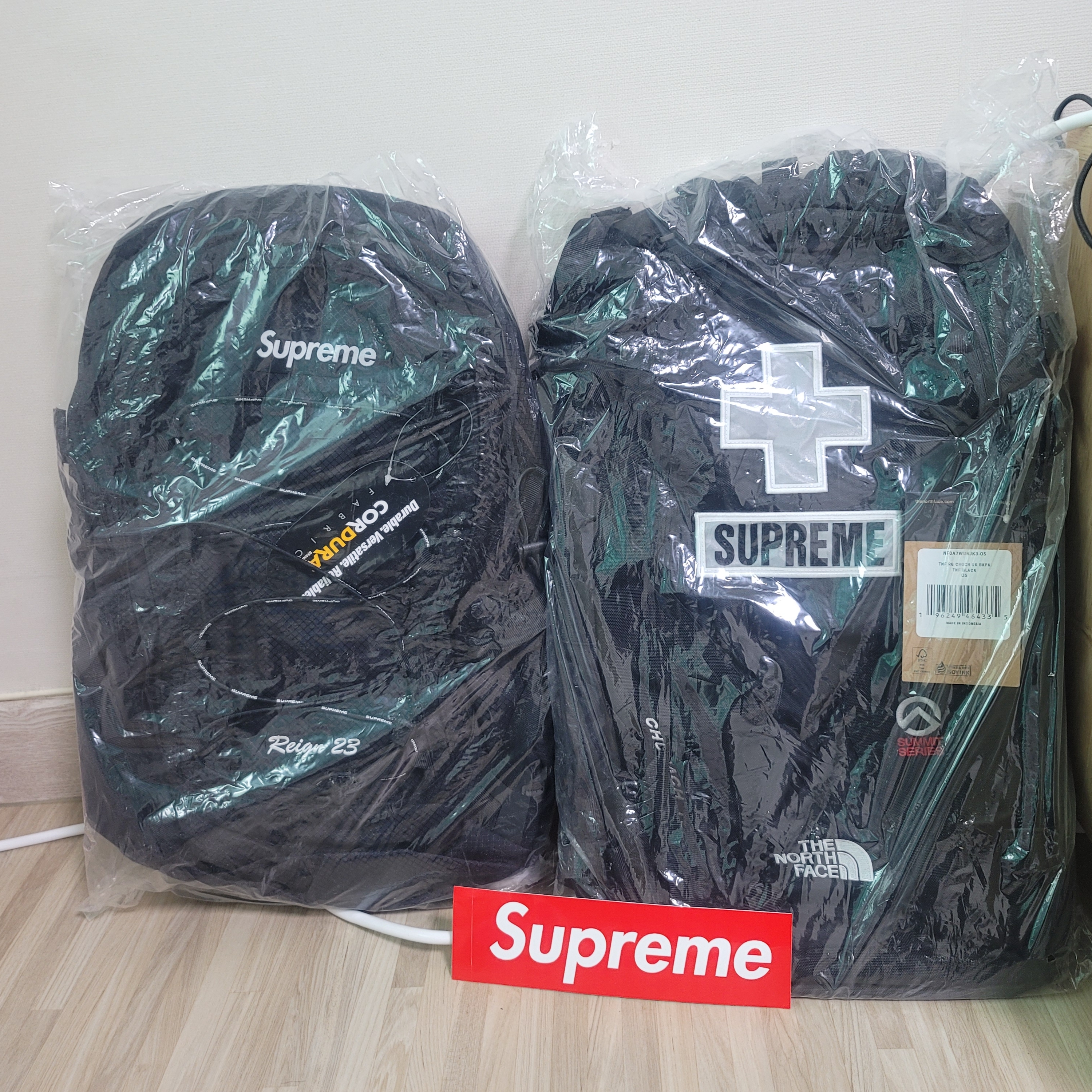 Supreme Backpack Black - 22SS, Supreme x The North Face Summit Series Rescue Chugach 16 Backpack Black - 22SS 착용 스타일