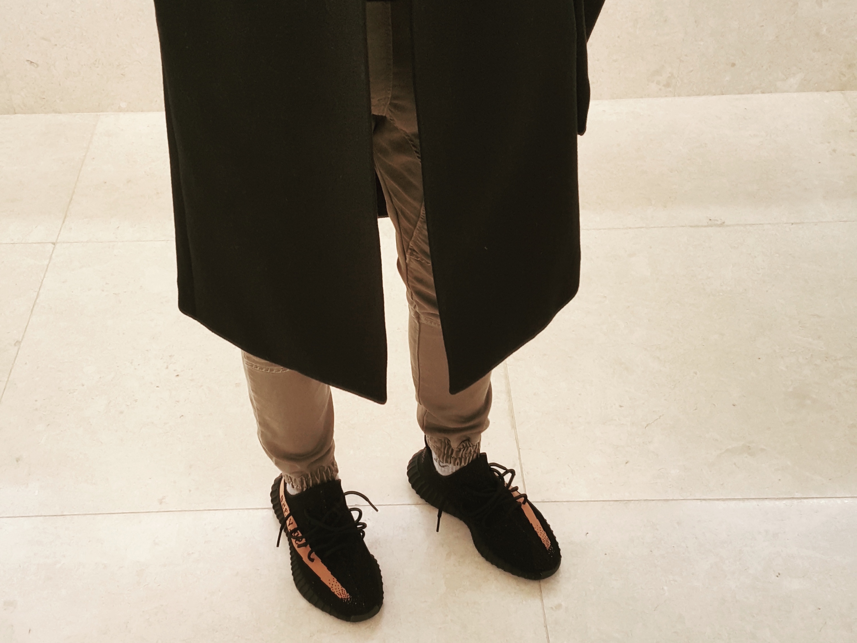 Adidas Yeezy Boost 750 Light Brown Gum (Chocolate), Adidas Yeezy Boost 350 Oxford Tan 착용 스타일 - 3