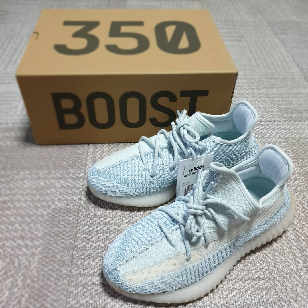 Adidas Yeezy Boost 350 V2 Cloud White - Non-Reflective, Adidas Yeezy Boost 350 V2 Black Red 2020 착용 스타일 - 1