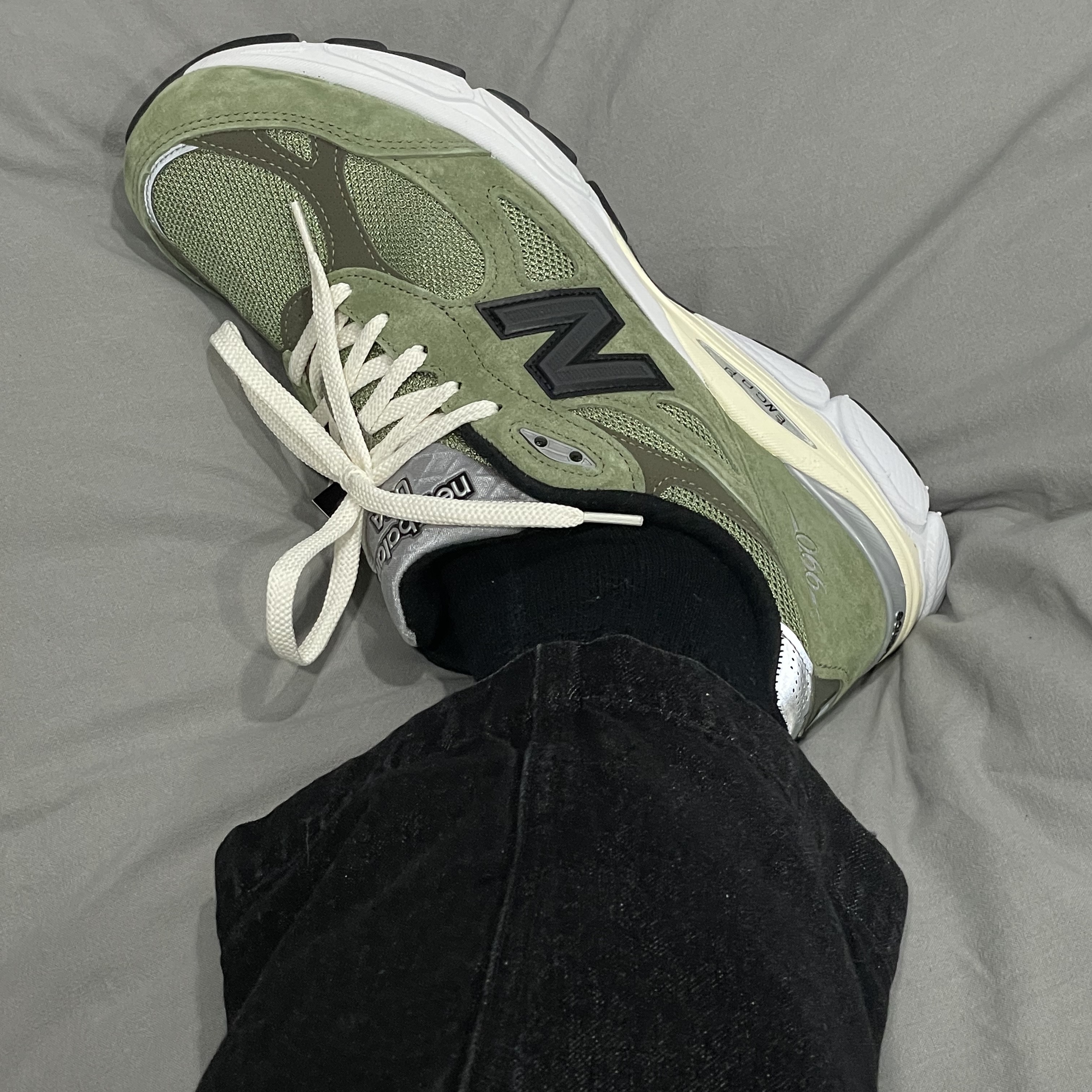 New Balance x JJJJound 990v3 Olive 착용 스타일 - 3
