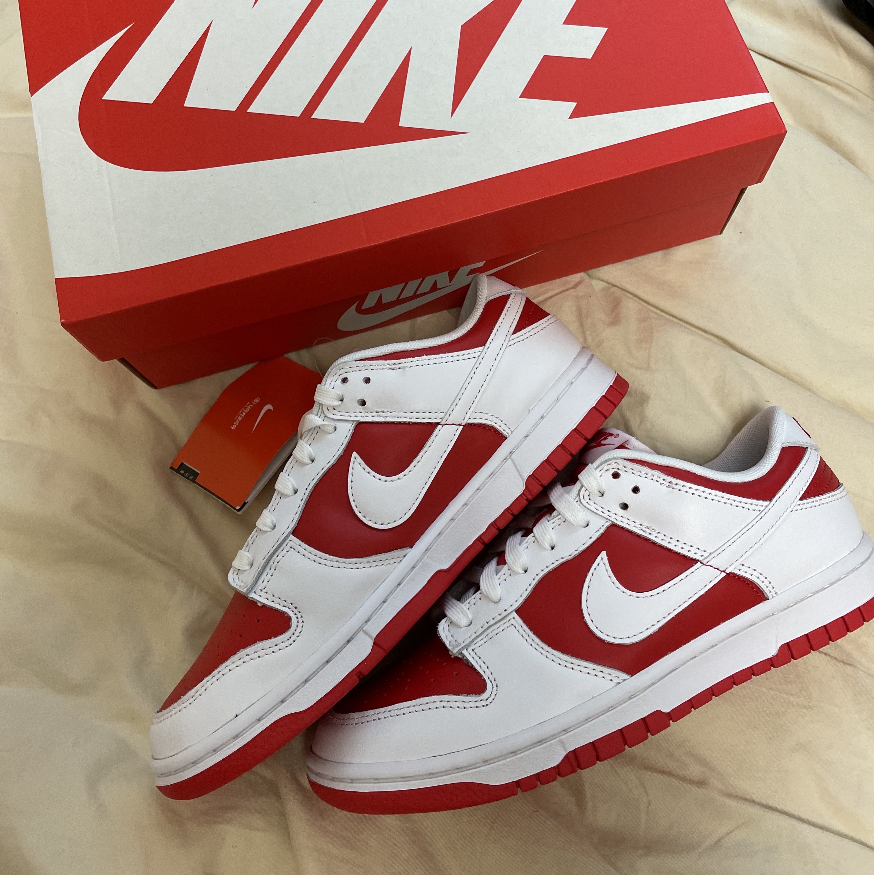 Nike Dunk Low Retro Championship Red 착용 스타일
