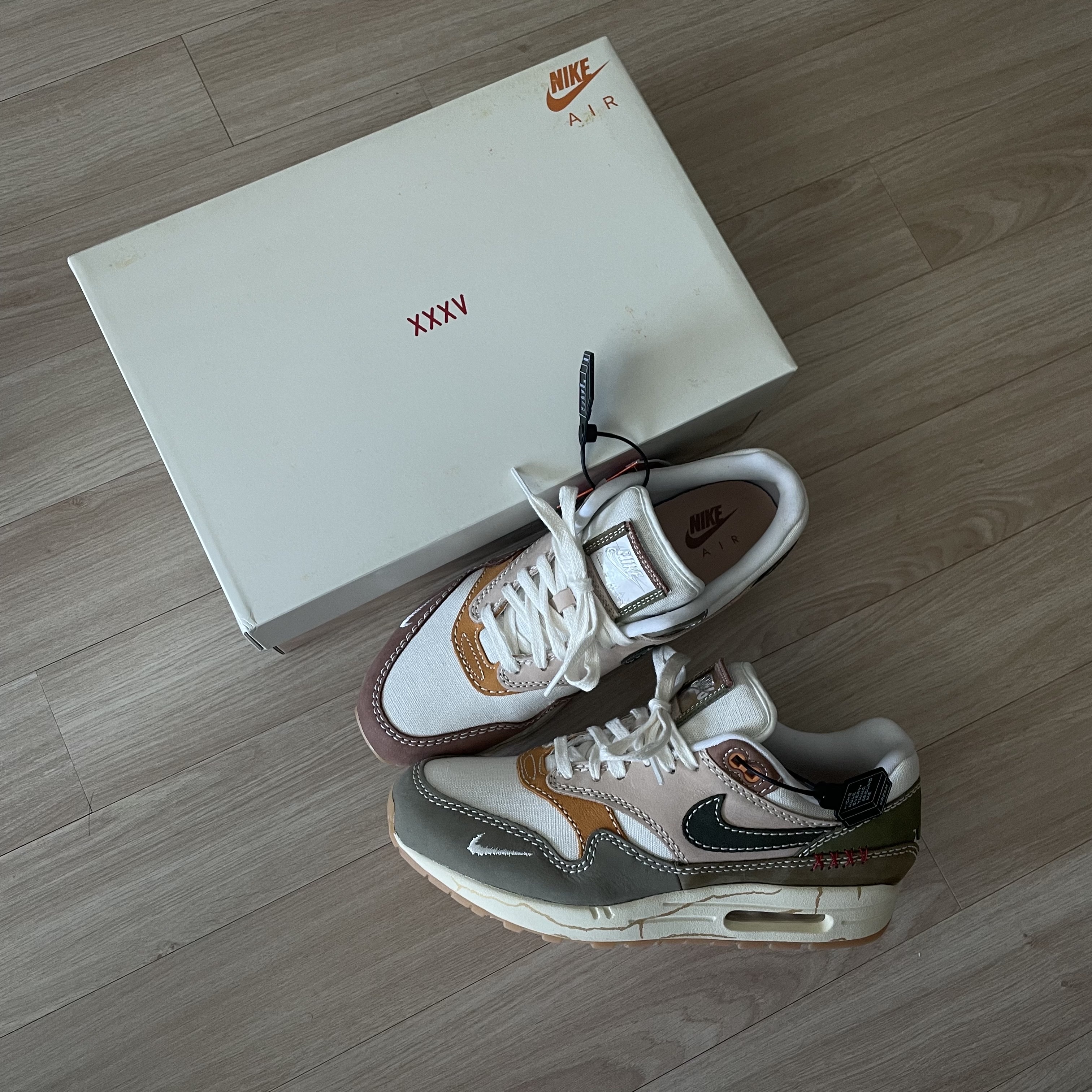 (W) Nike Air Max 1 Premium Wabisabi 착용 스타일 - 1