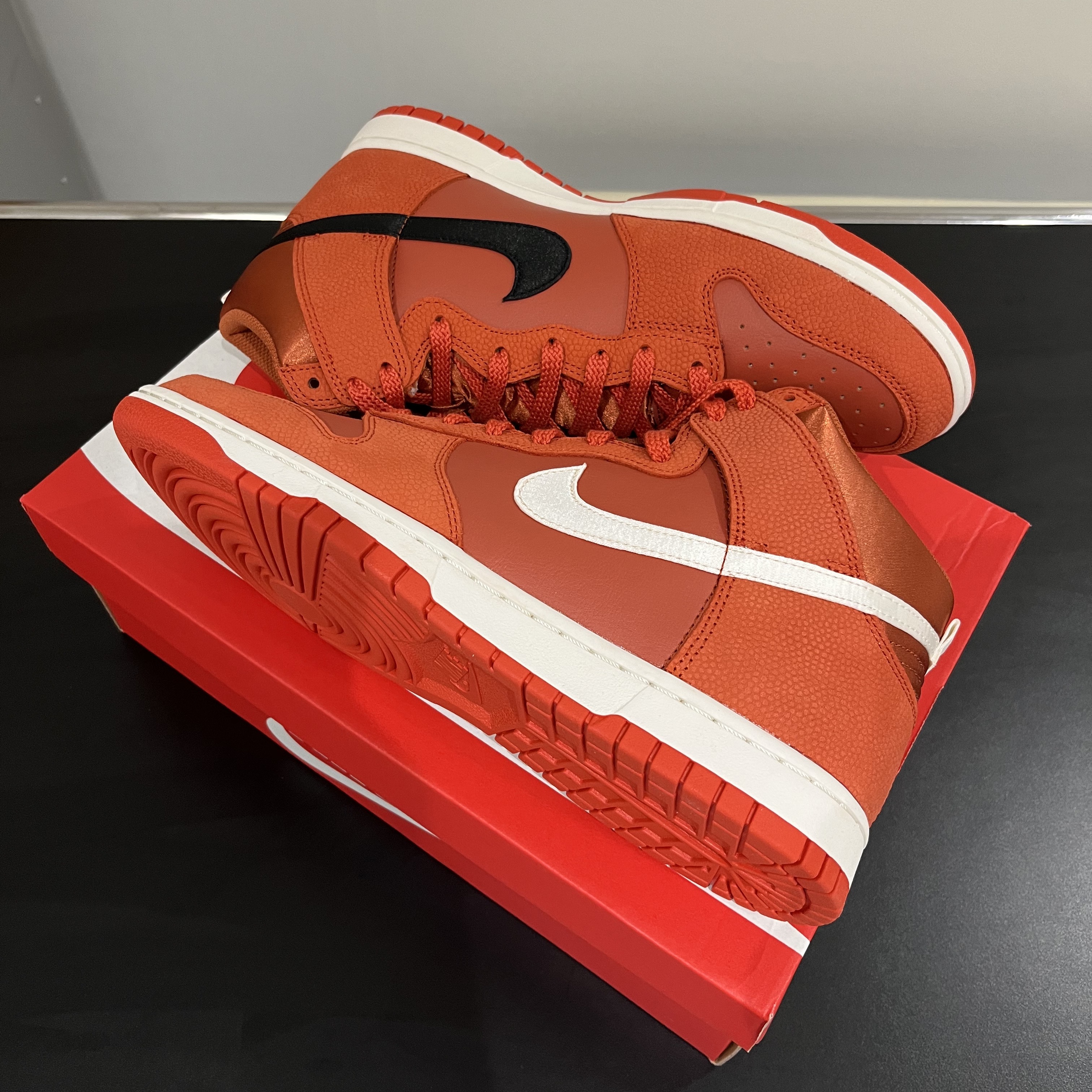 Nike Dunk High Retro PRM EMB One Game 착용 스타일