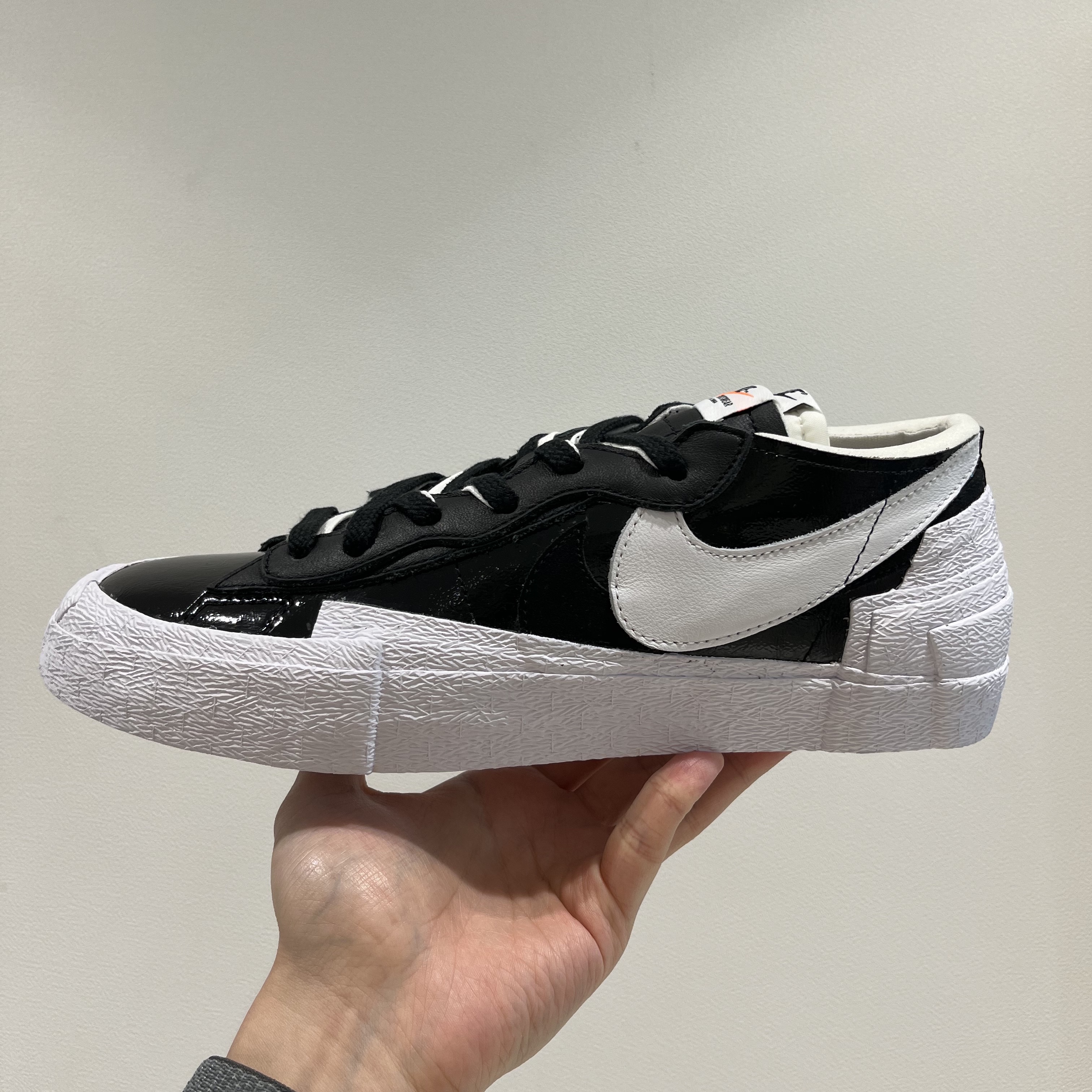 Nike x Sacai Blazer Low Black Patent Leather 착용 스타일