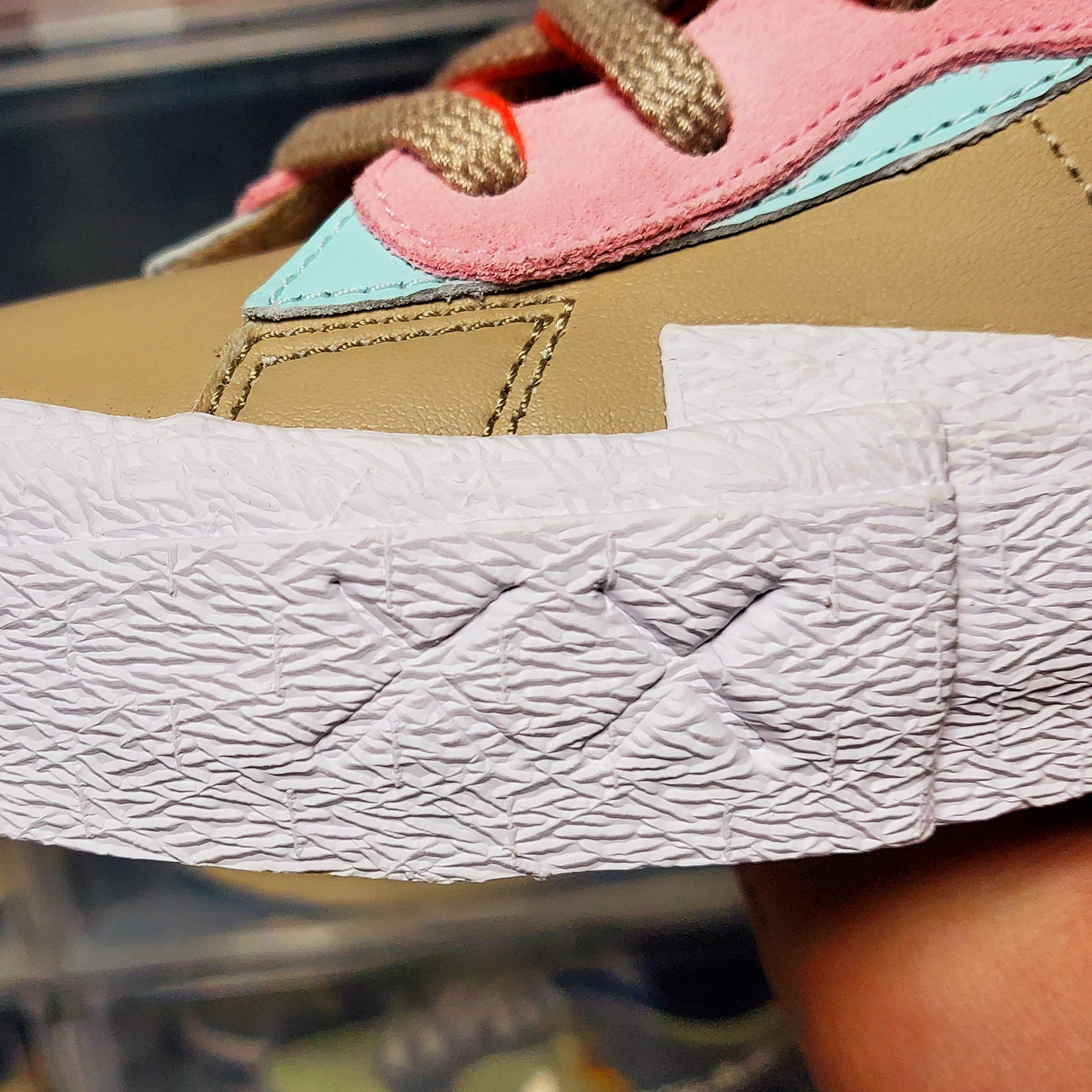 Nike x Sacai x Kaws Blazer Low Reed 착용 스타일 - 4