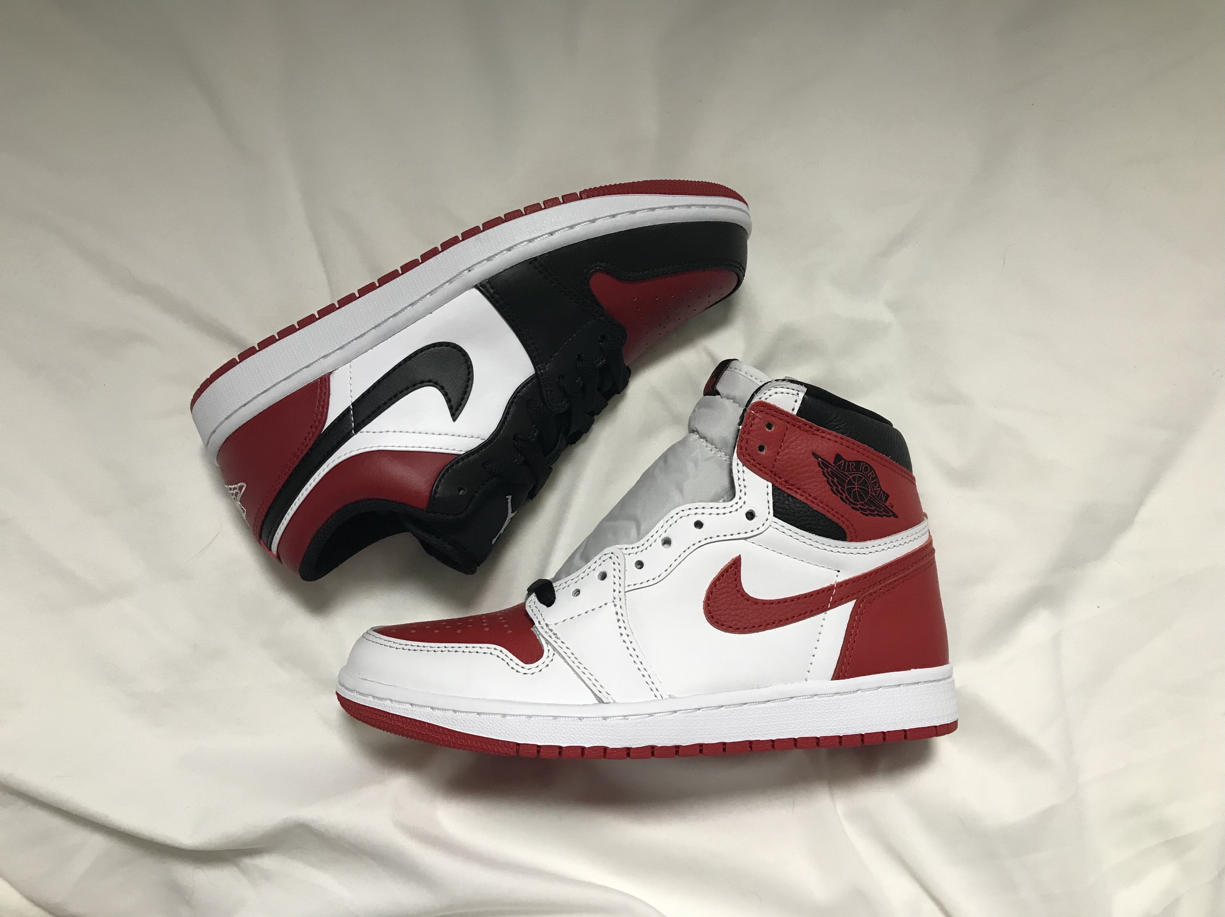 Jordan 1 Retro High OG Heritage, Jordan 1 Low Bred Toe 착용 스타일 - 1