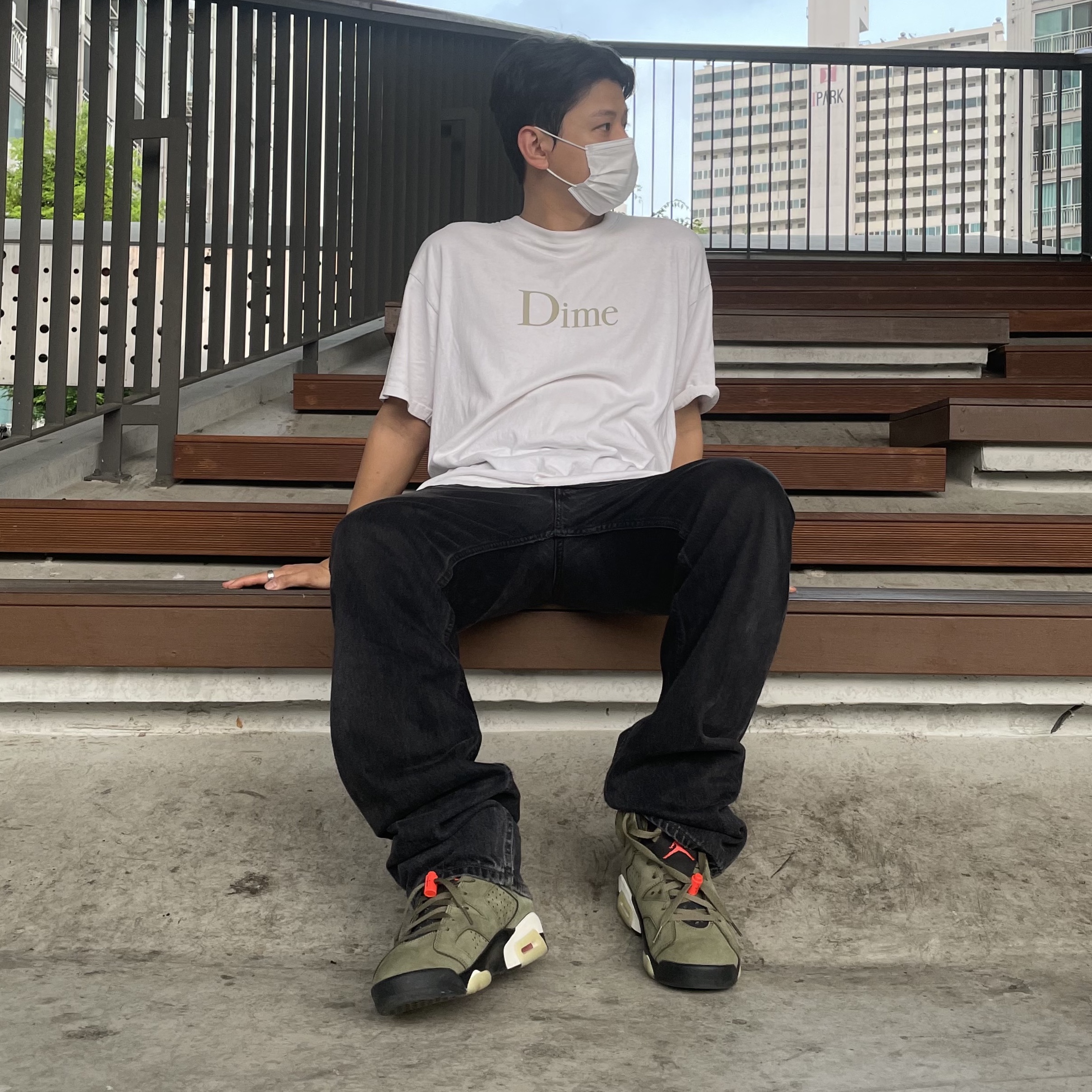 Jordan 6 x Travis Scott Retro Olive 착용 스타일
