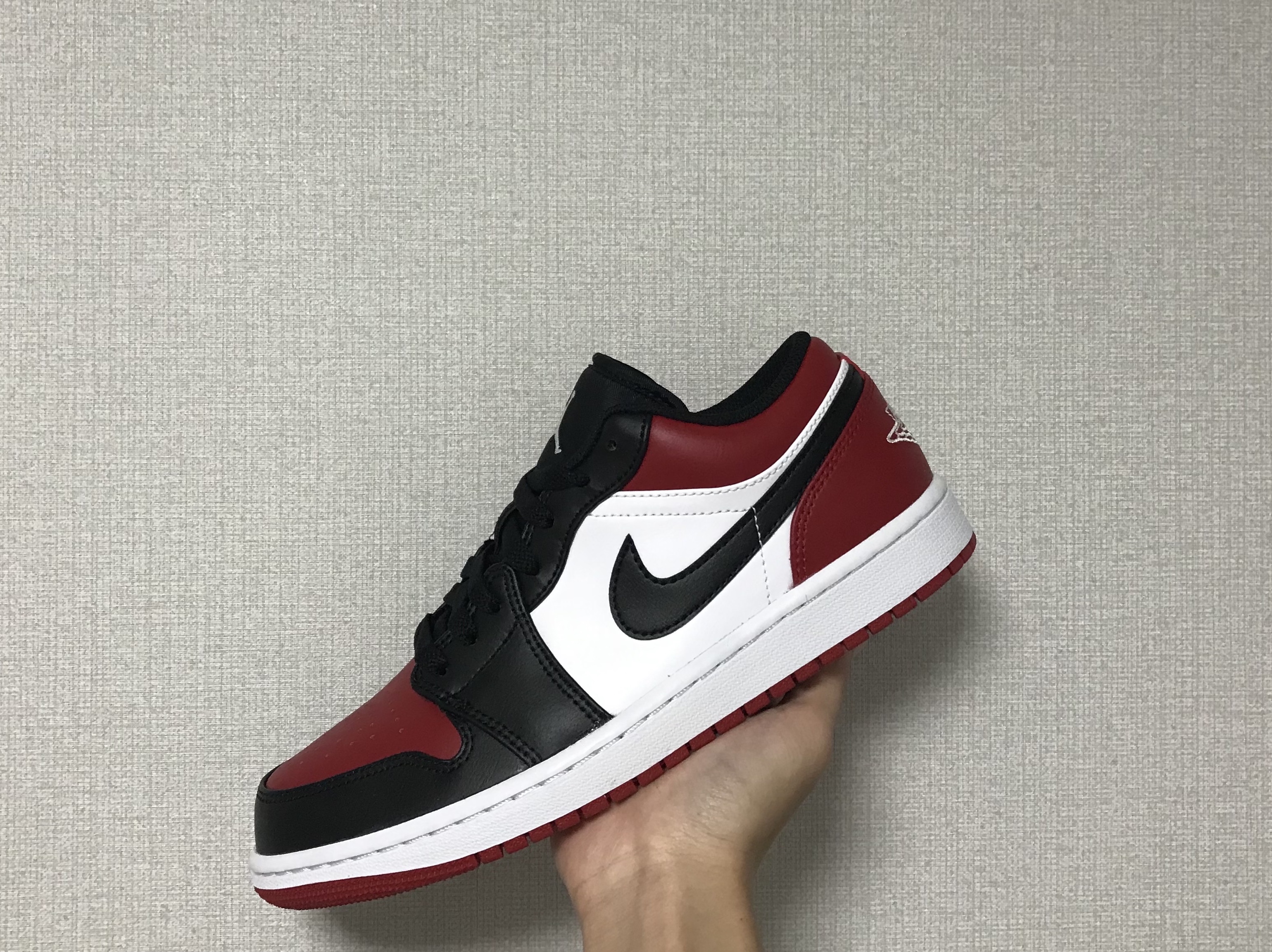 Jordan 1 Retro High OG Heritage, Jordan 1 Low Bred Toe 착용 스타일 - 3