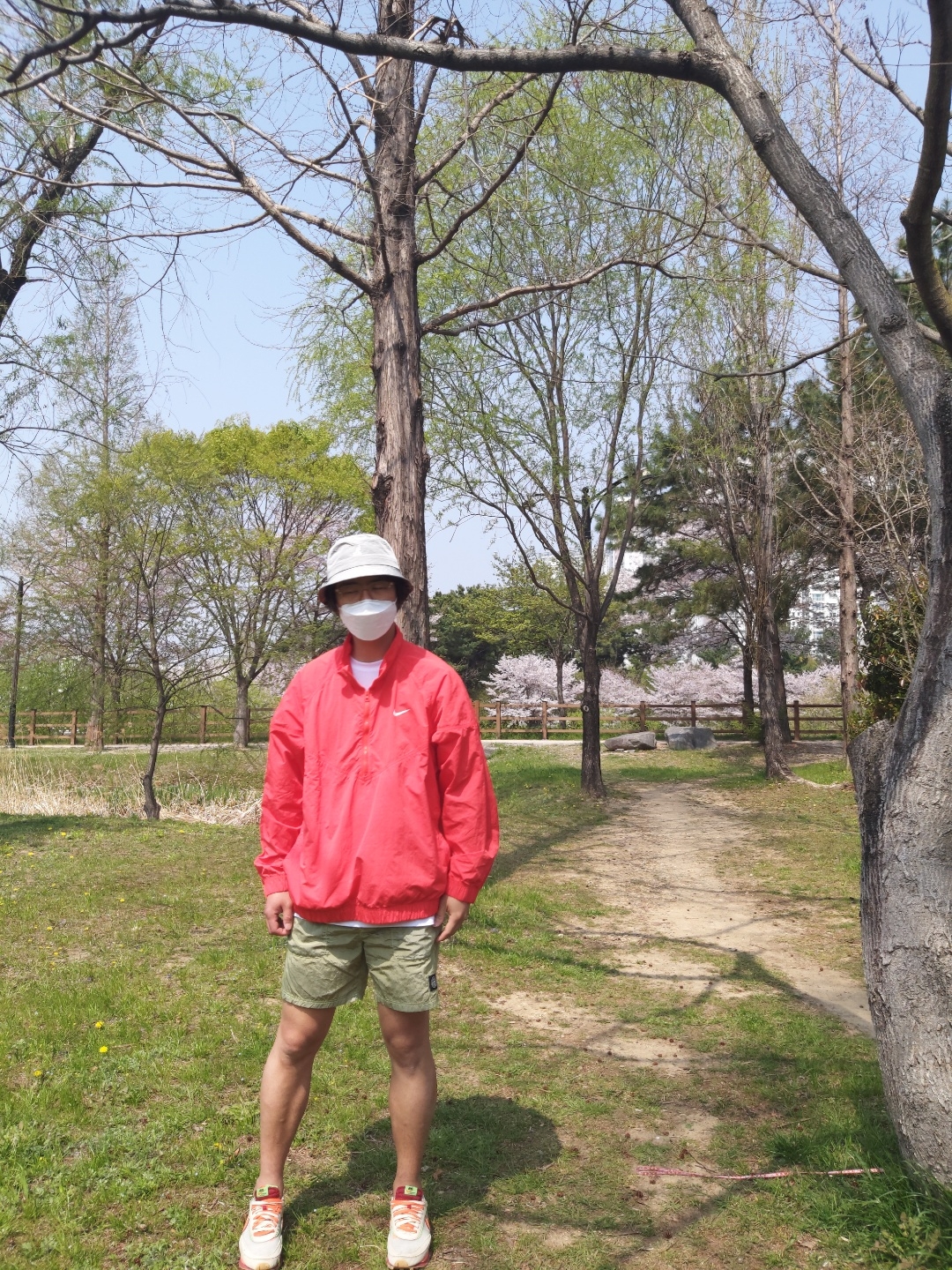 Nike x Sacai x Clot LDWaffle Orange Blaze, Nike x Stussy Windrunner Jacket Habanero Red 착용 스타일 - 2