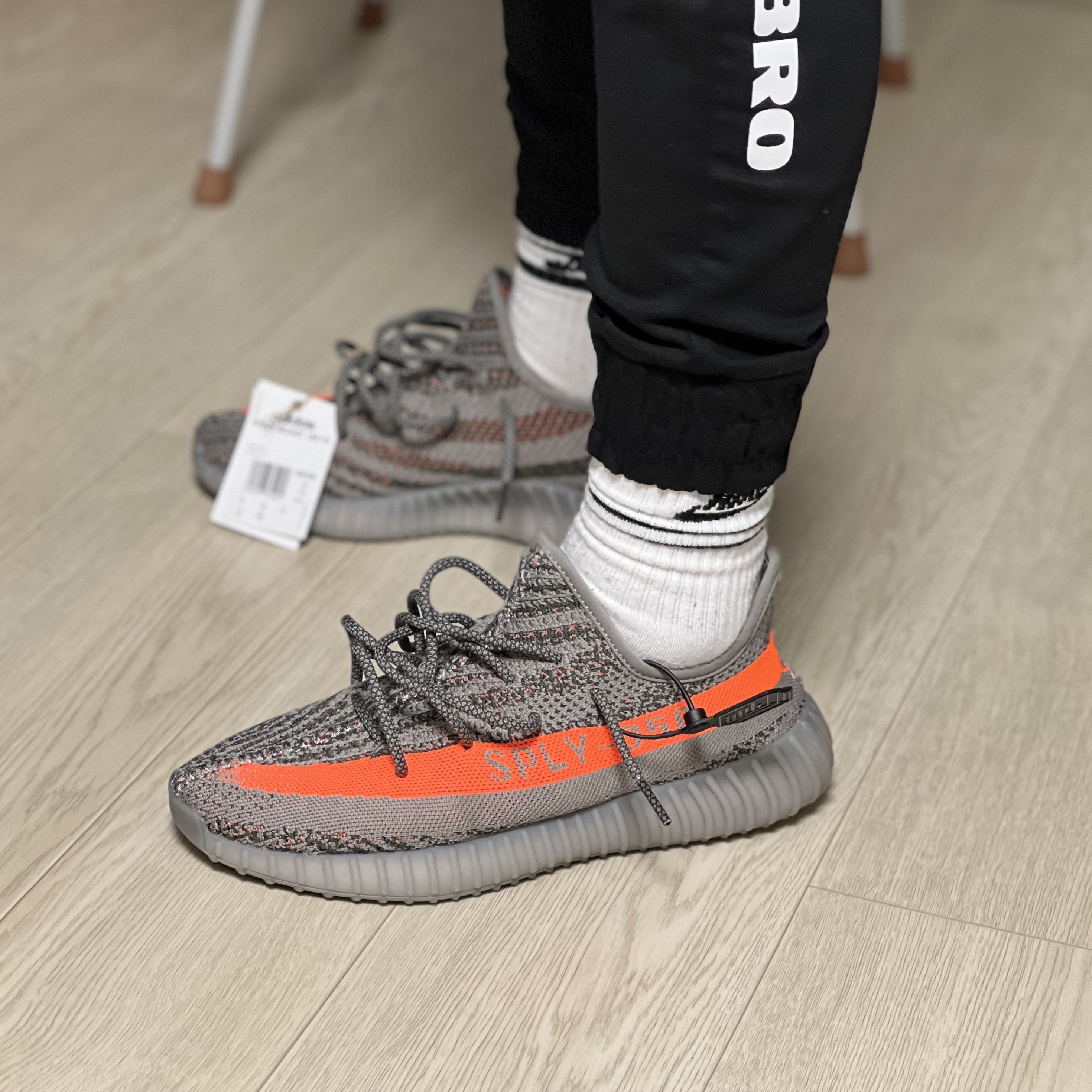 Adidas Yeezy Boost 350 V2 Beluga - Reflective 착용 스타일