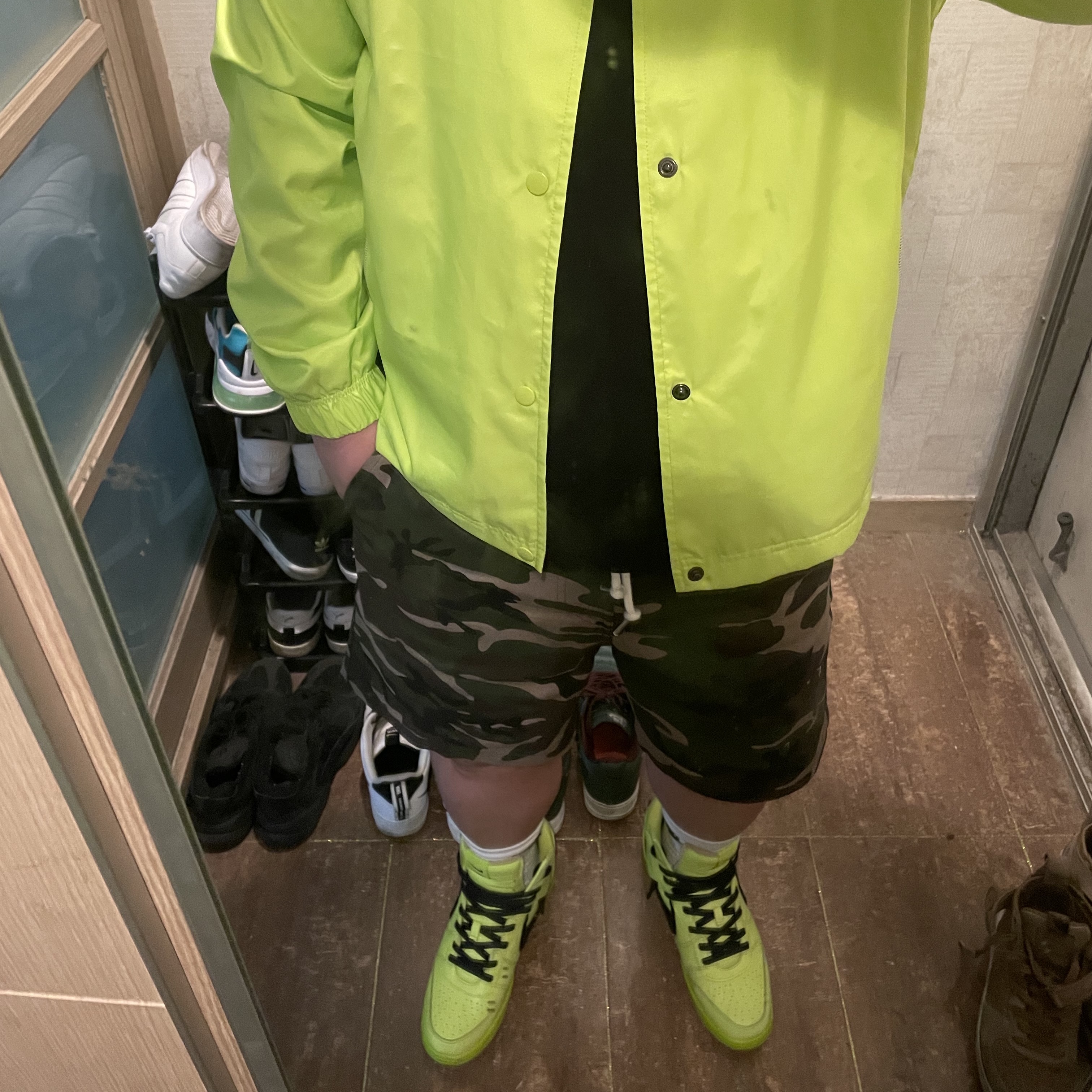 Nike x Ambush Dunk High Flash Lime, Nike x NBA Dunk Low Retro EMB Black and Chile Red 착용 스타일 - 2