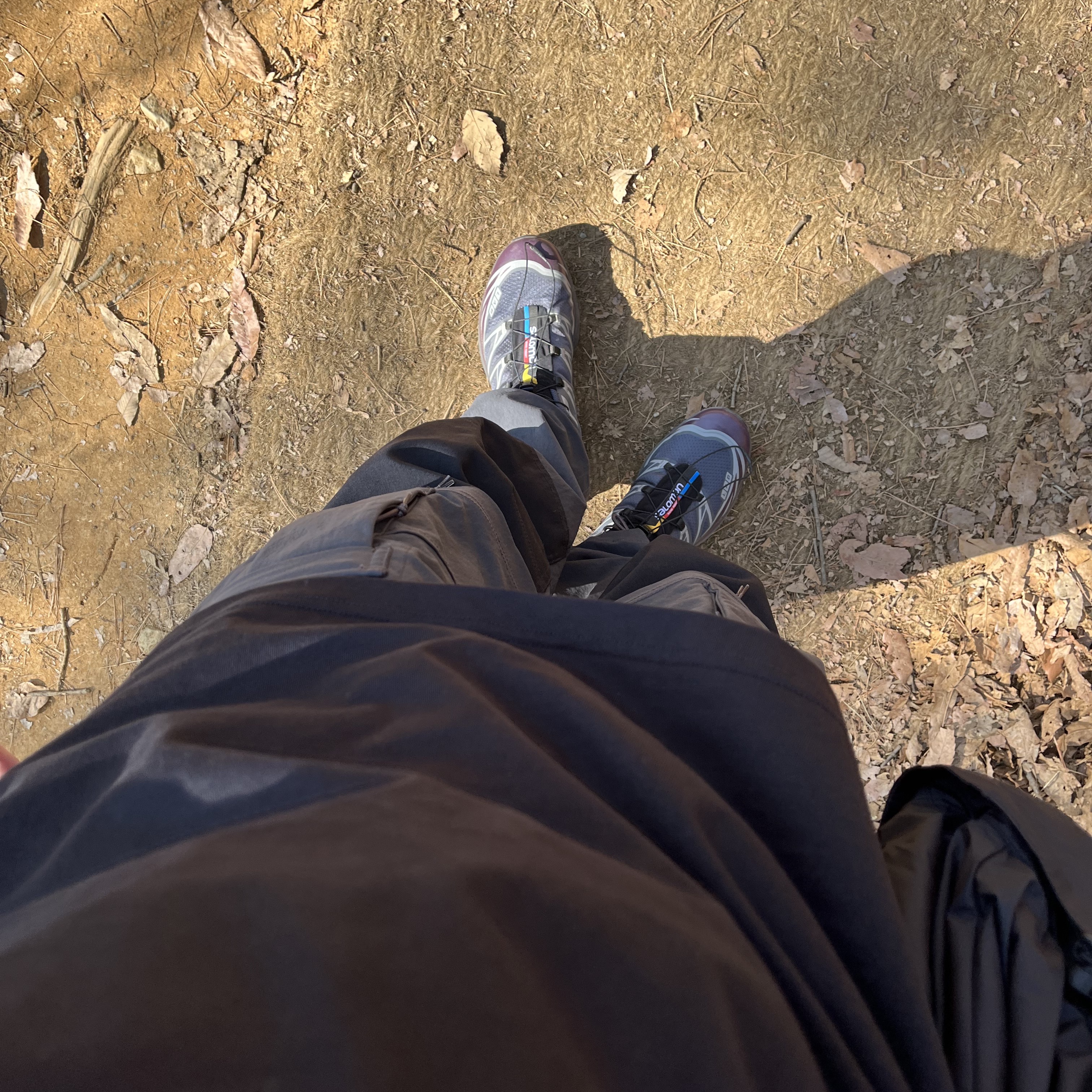 Salomon XT-6 ADV Ebony Maverick, Nike ACG Smith Summit Cargo Pants Dark Smoke Grey - Asia 착용 스타일