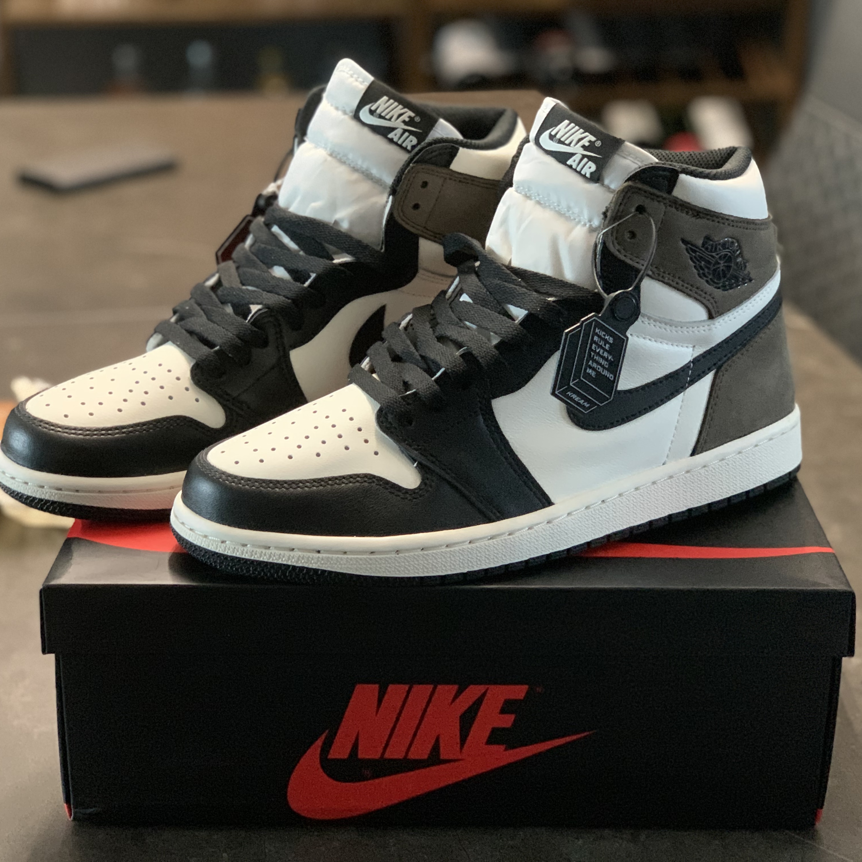 Jordan 1 Retro High OG Black Mocha 착용 스타일