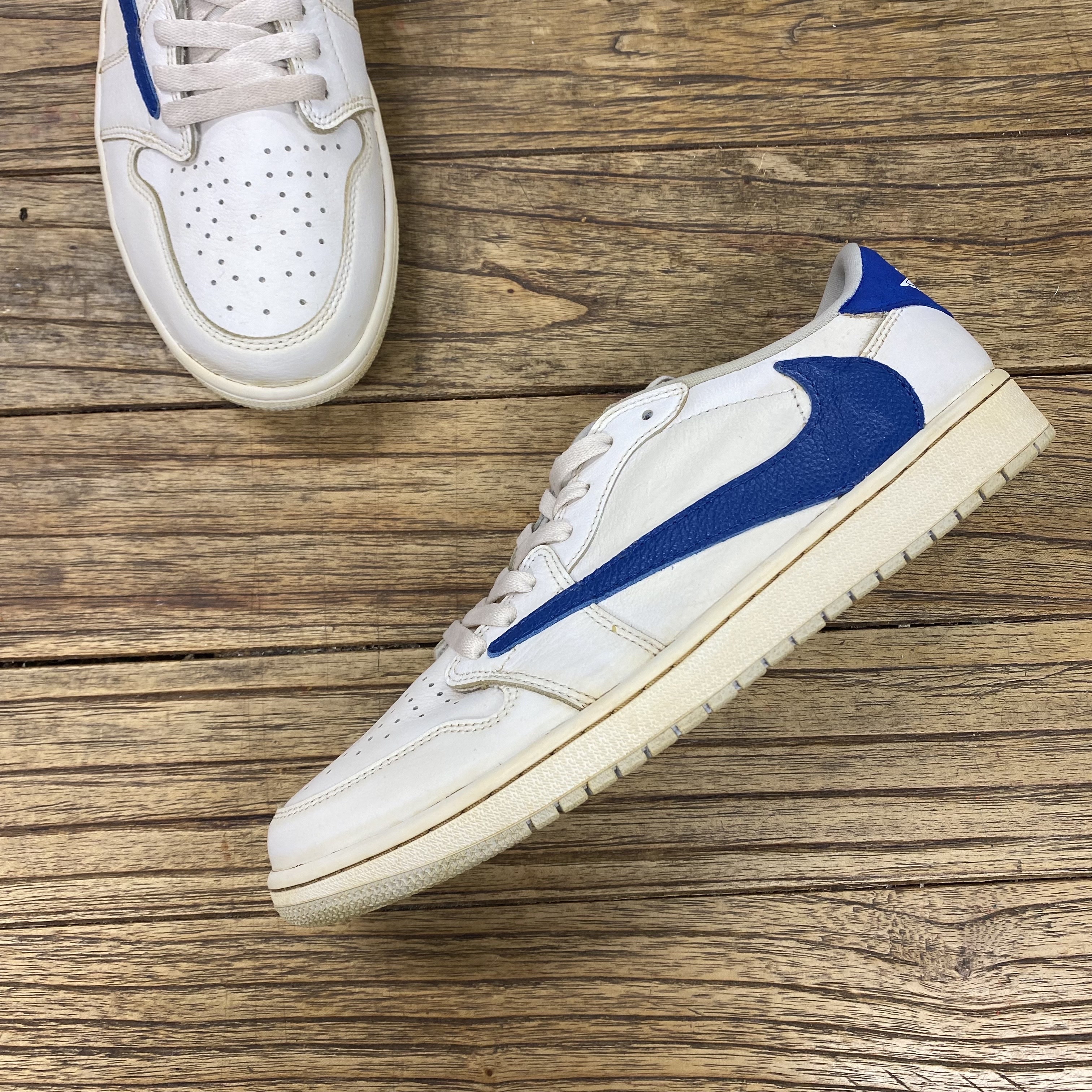 Jordan 1 Low OG Neutral Grey, Jordan 1 x Travis Scott x Fragment Retro Low OG SP Military Blue 착용 스타일 - 1