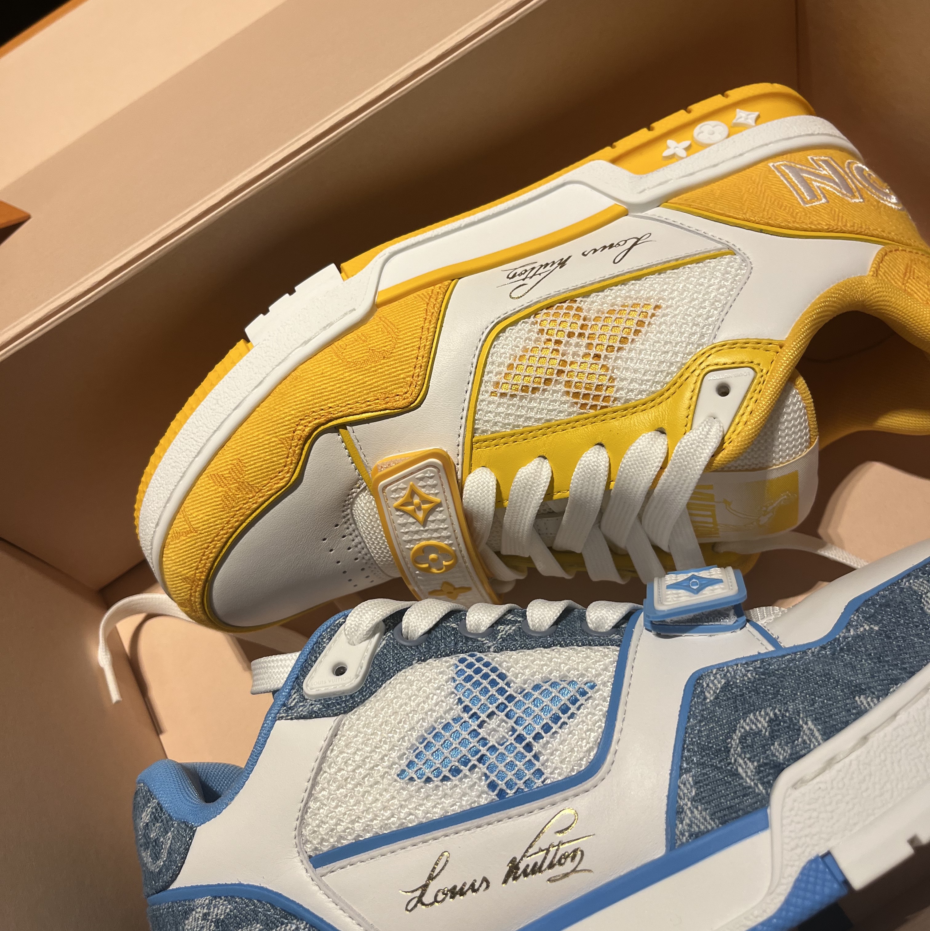 Louis Vuitton Velcro Strap LV Trainer Sneaeker Monogram Denim Yellow, Louis Vuitton Velcro Strap LV Trainer Sneaeker Monogram Denim Marine 착용 스타일