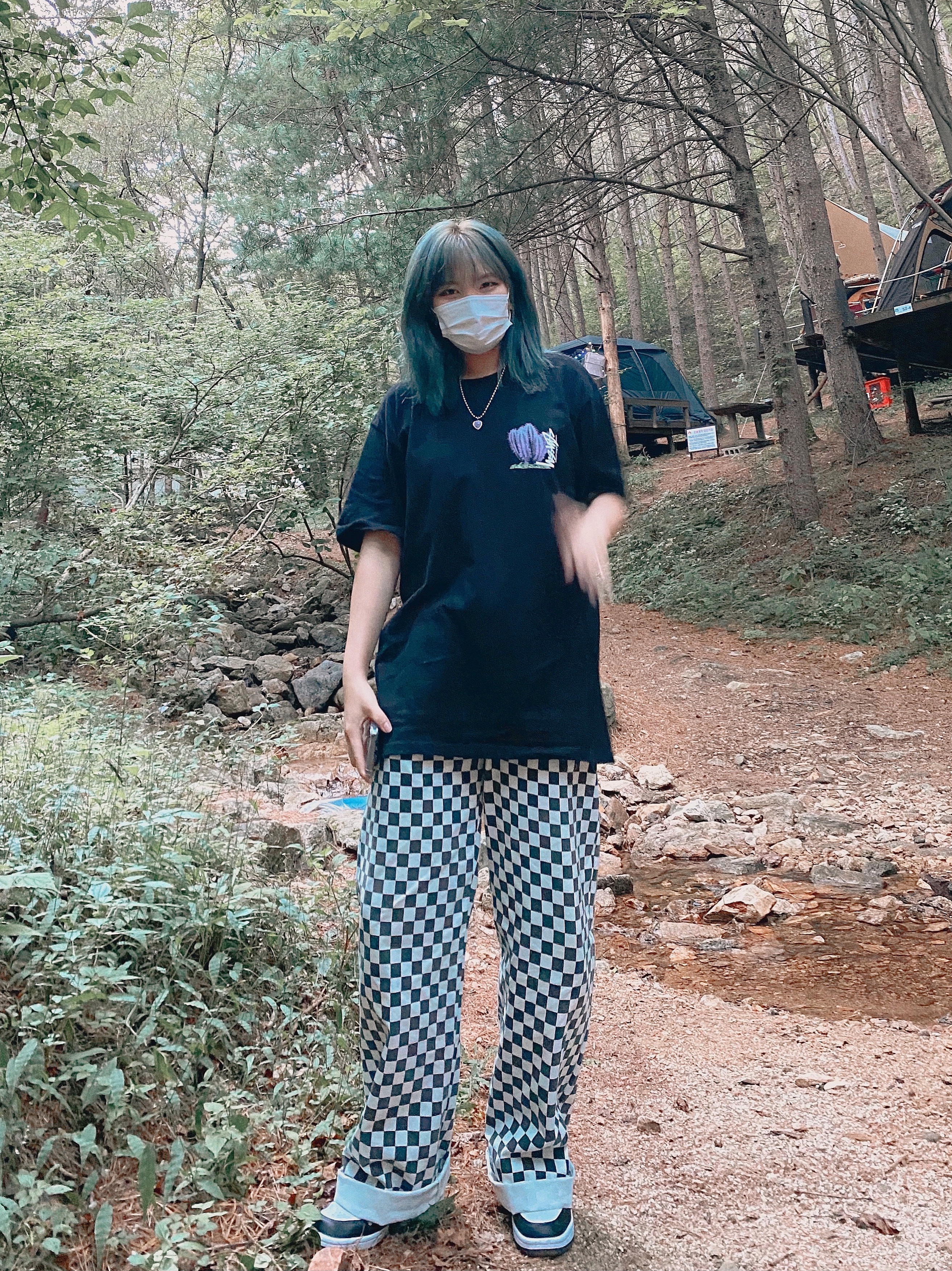 Stussy Desert Bloom T-Shirt Black, (W) Jordan 1 Low Black Siren Red 착용 스타일