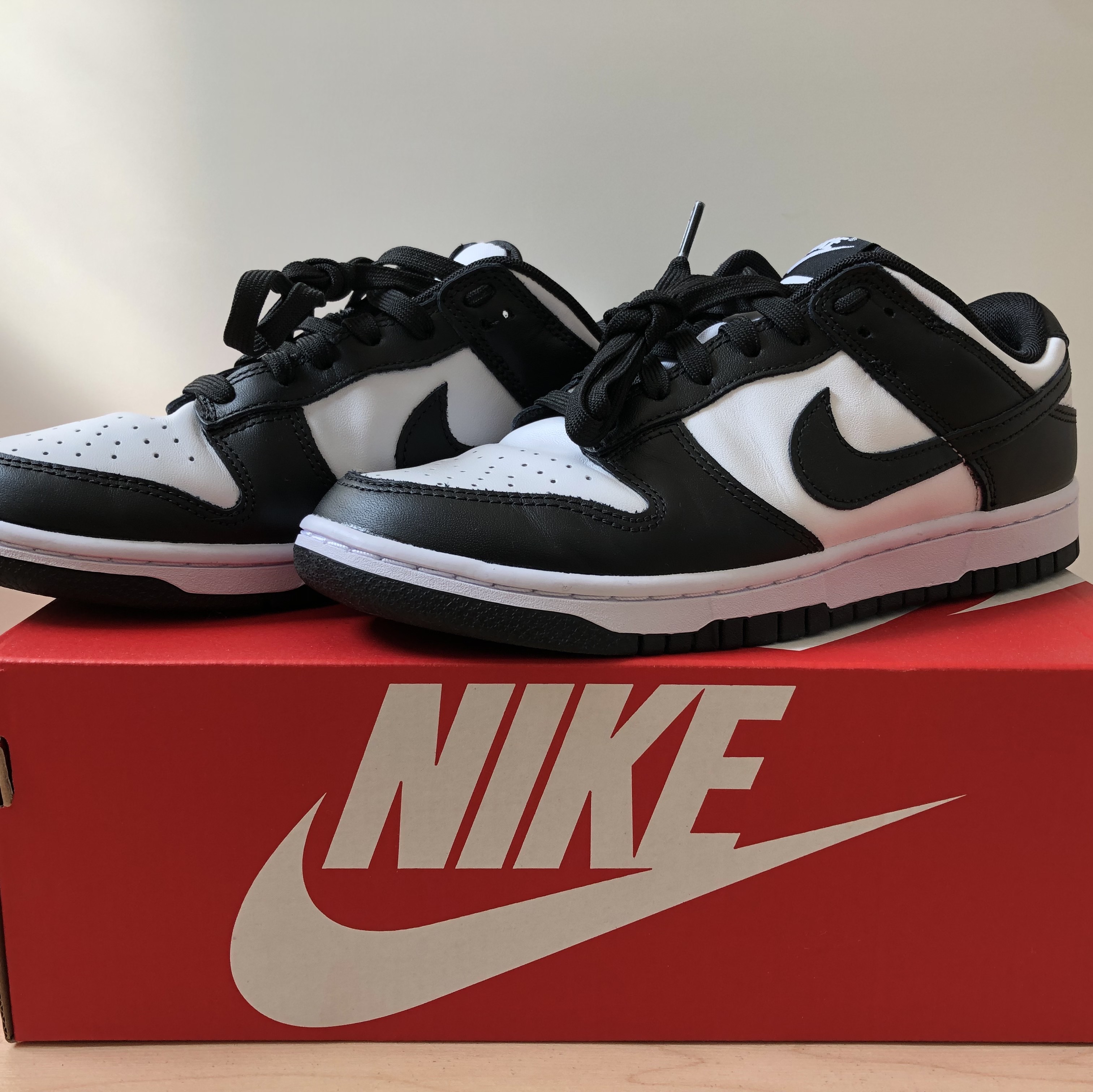Nike Dunk Low Retro Black, Nike x NBA Dunk Low Retro EMB Black and Chile Red 착용 스타일 - 1