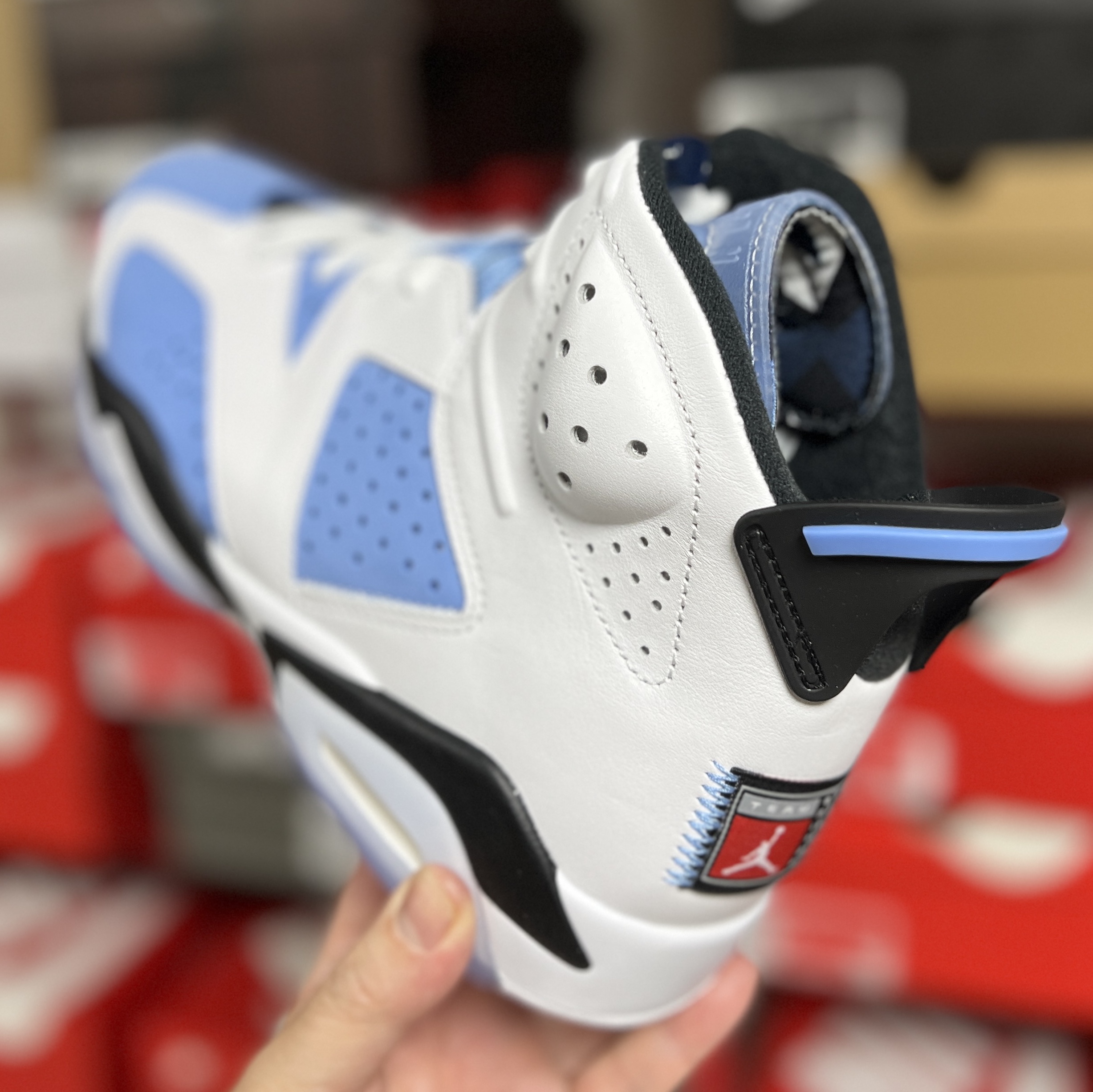 Jordan 6 Retro University Blue 착용 스타일 - 2