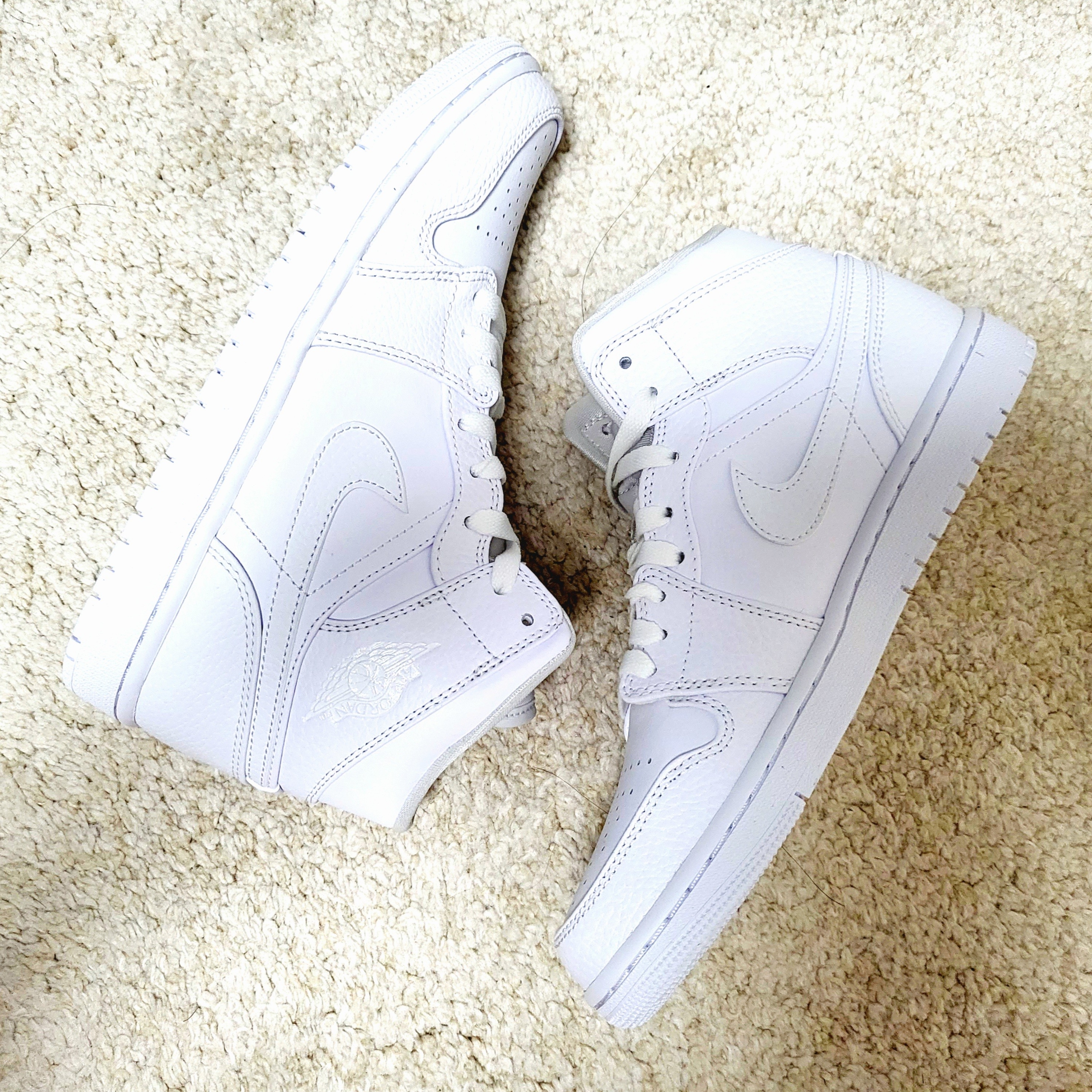 Jordan 1 Mid Triple White 착용 스타일