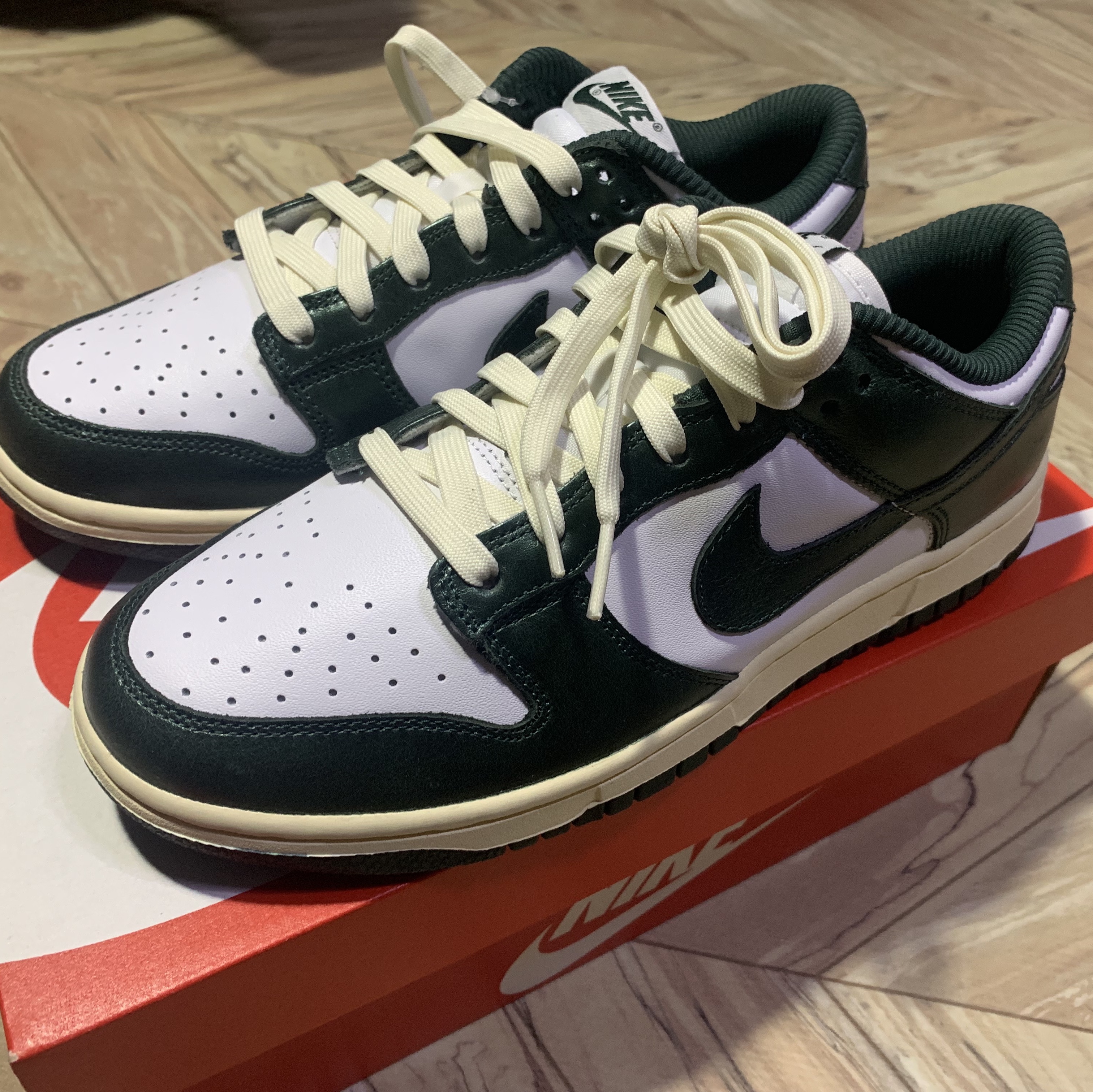 (W) Nike Dunk Low Vintage Green 착용 스타일