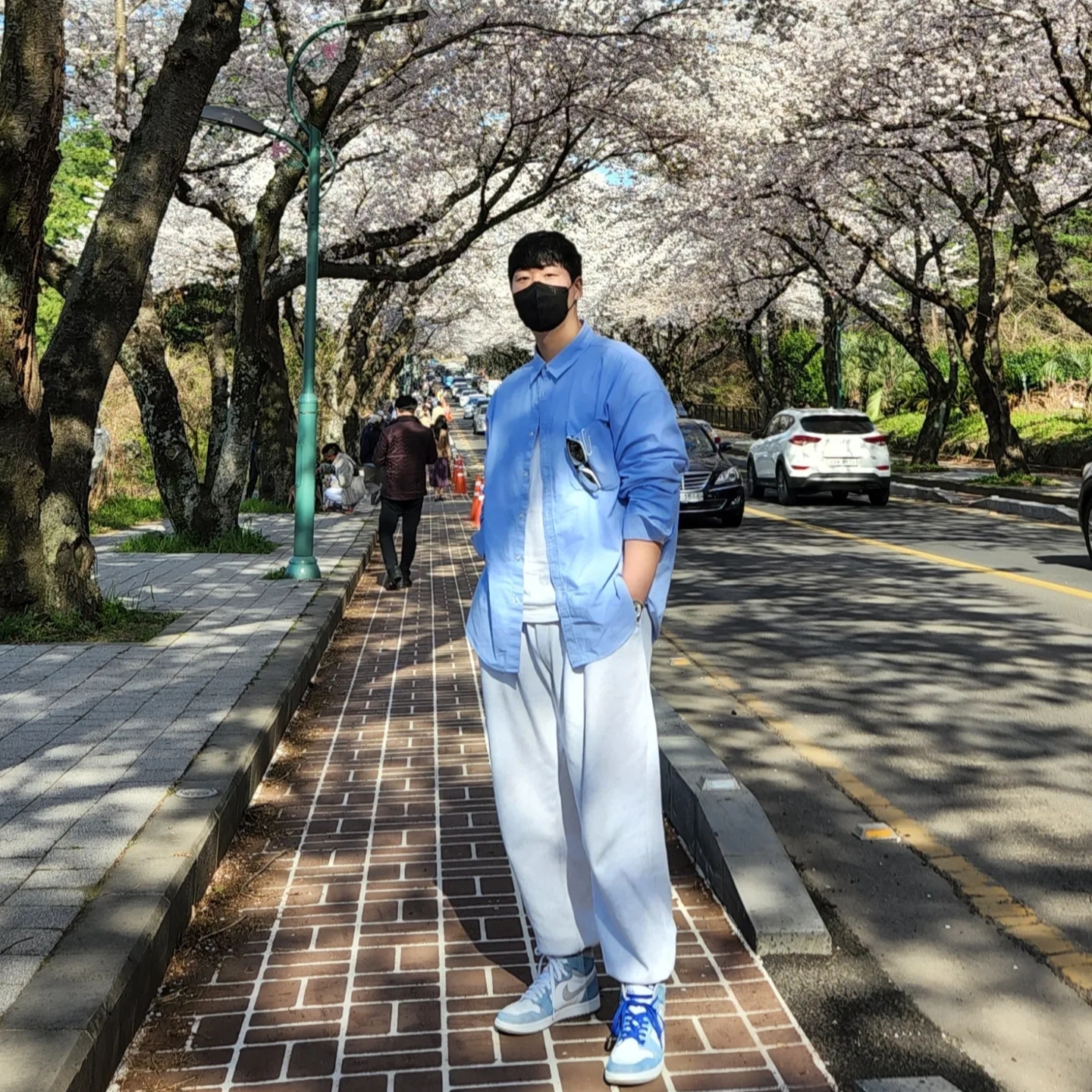 Jordan 1 Retro High OG Hyper Royal 착용 스타일