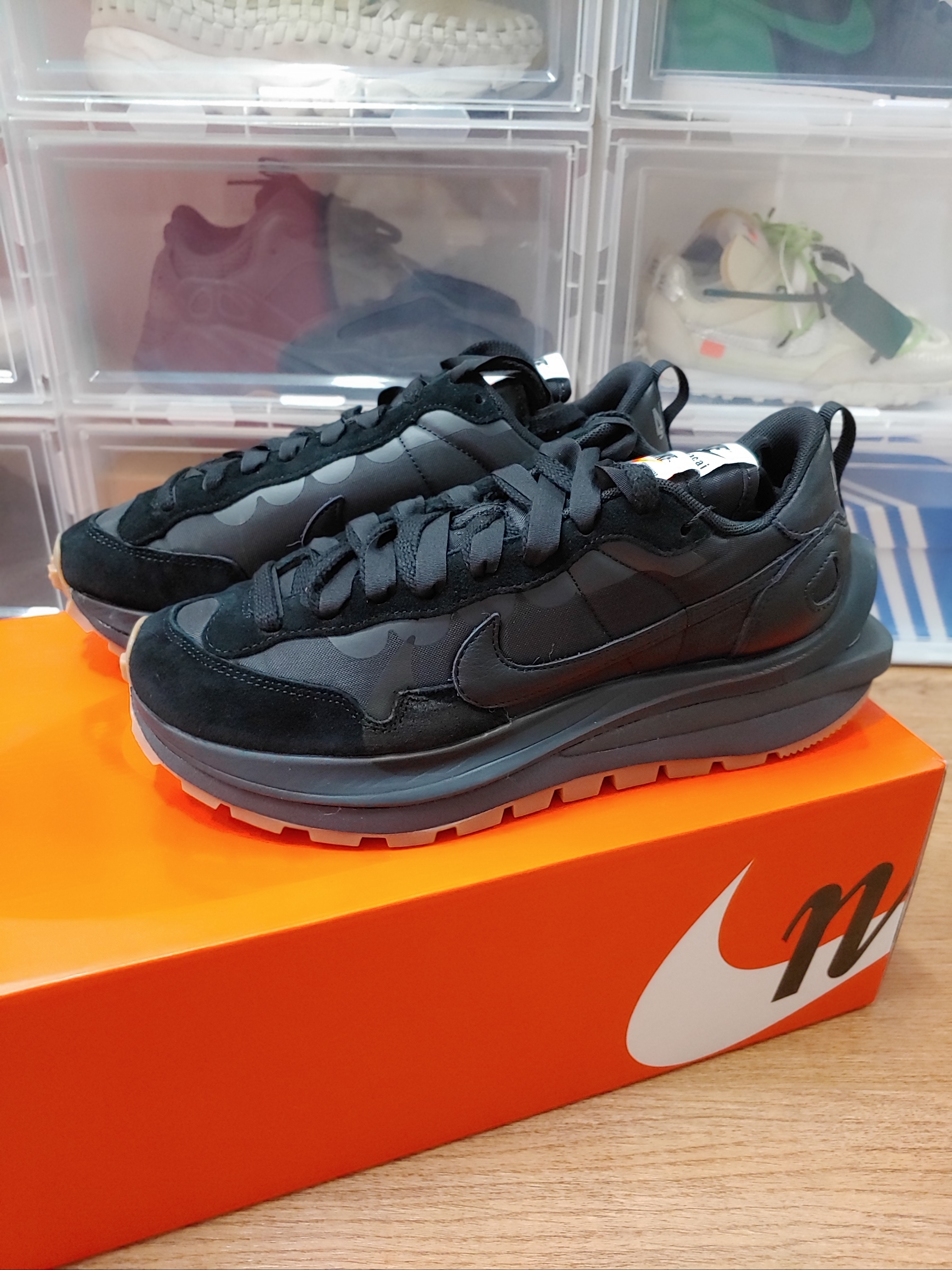 Nike x Sacai VaporWaffle Black and Gum 착용 스타일 - 1