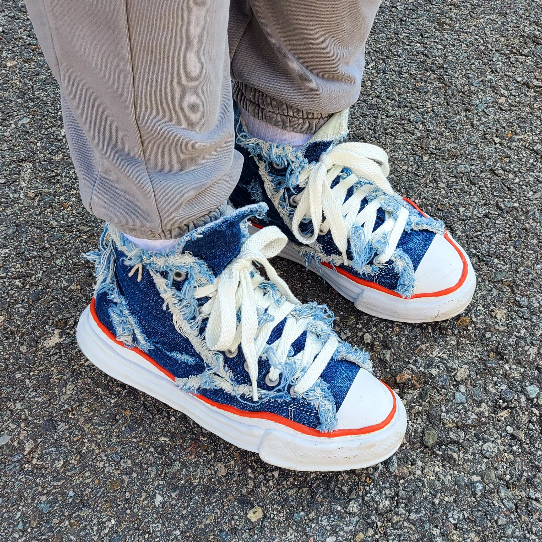 Maison Mihara Yasuhiro x Nigel Cabourn High Cut Sneakers One Wash 12oz Denim, Maison Mihara Yasuhiro x Nigel Cabourn Low Cut Sneakers Hard Wash Denim 착용 스타일 - 2