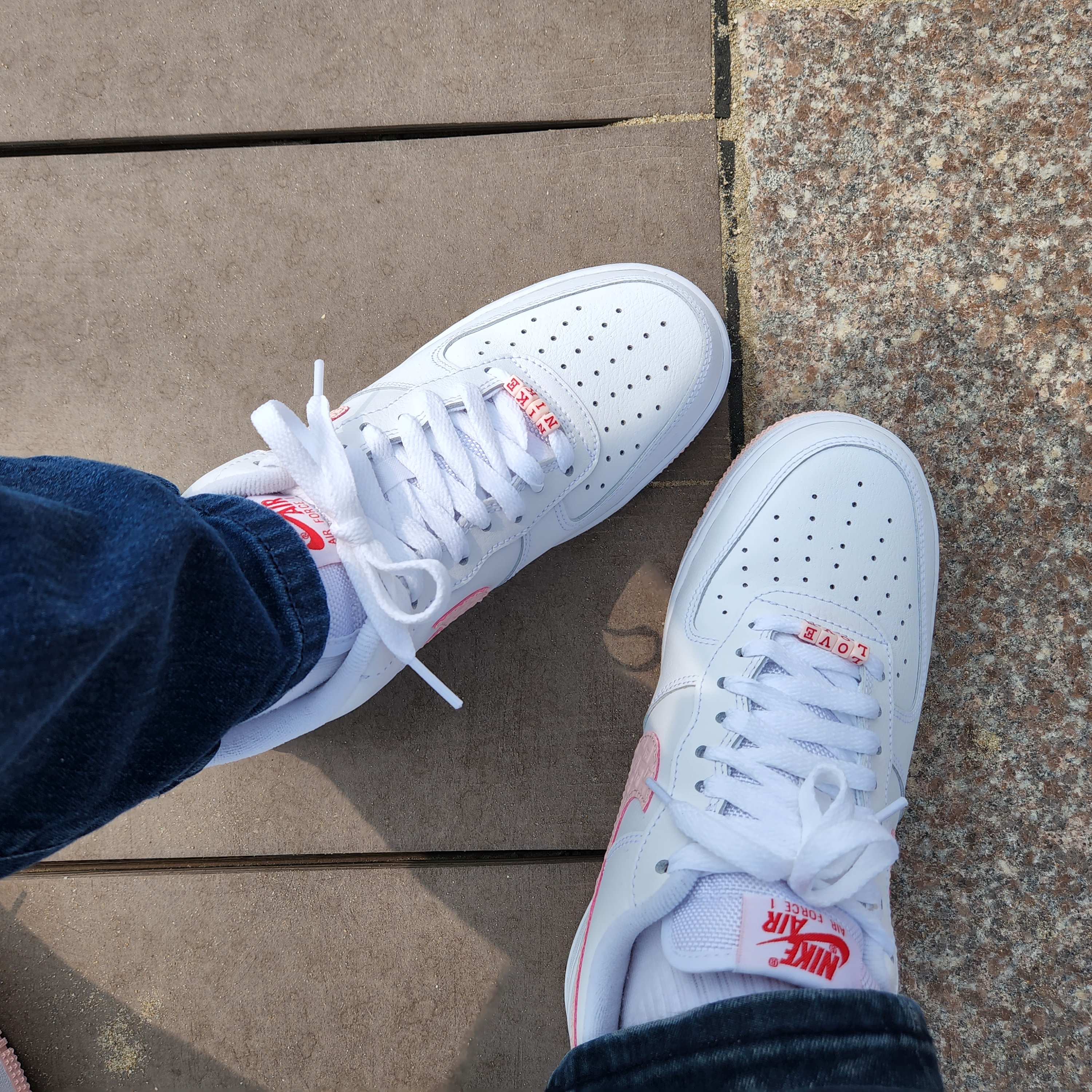 (W) Nike Air Force 1 '07 Valentine Day 2022 착용 스타일 - 2
