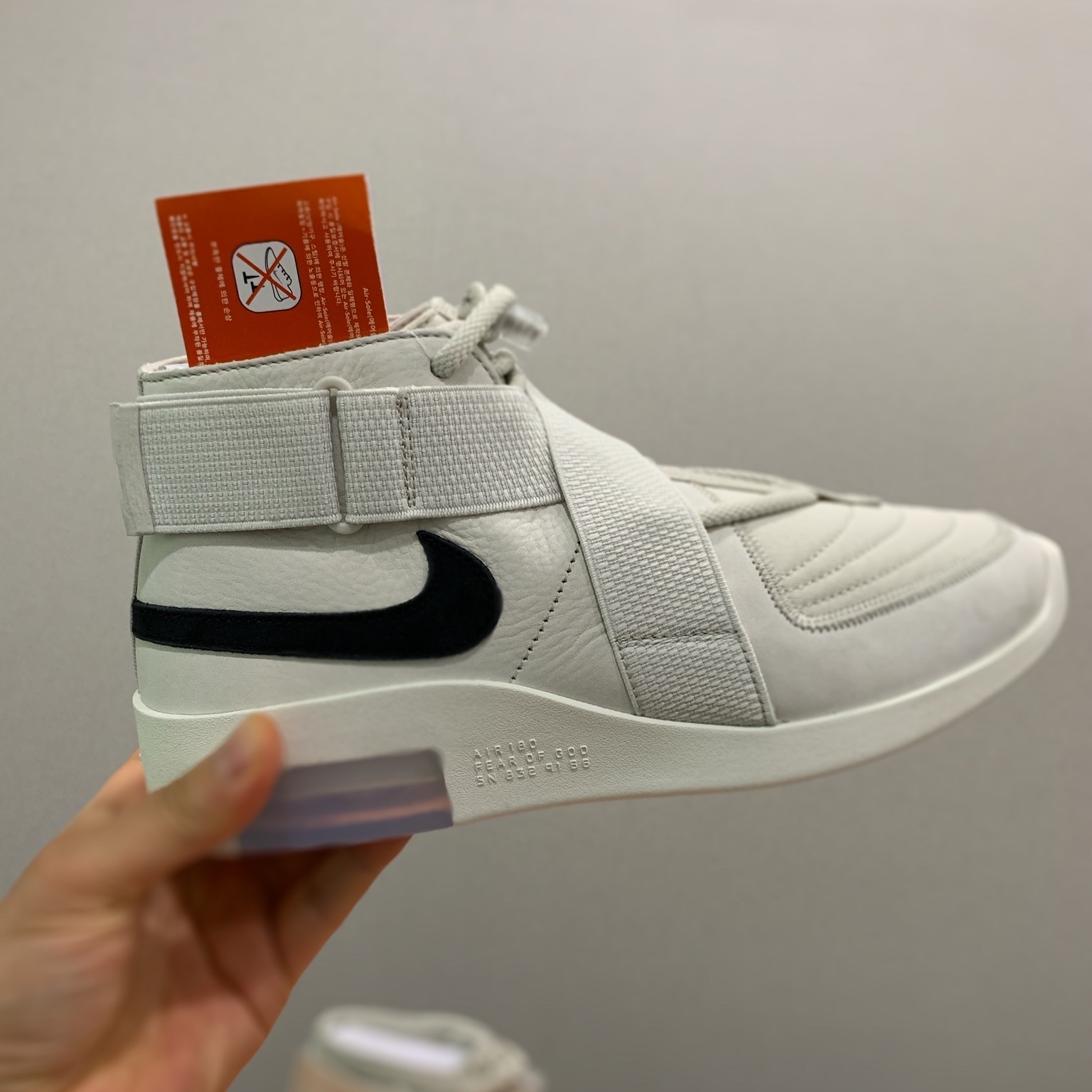 Nike x Fear of God Air Fear of God Raid Light Bone 착용 스타일