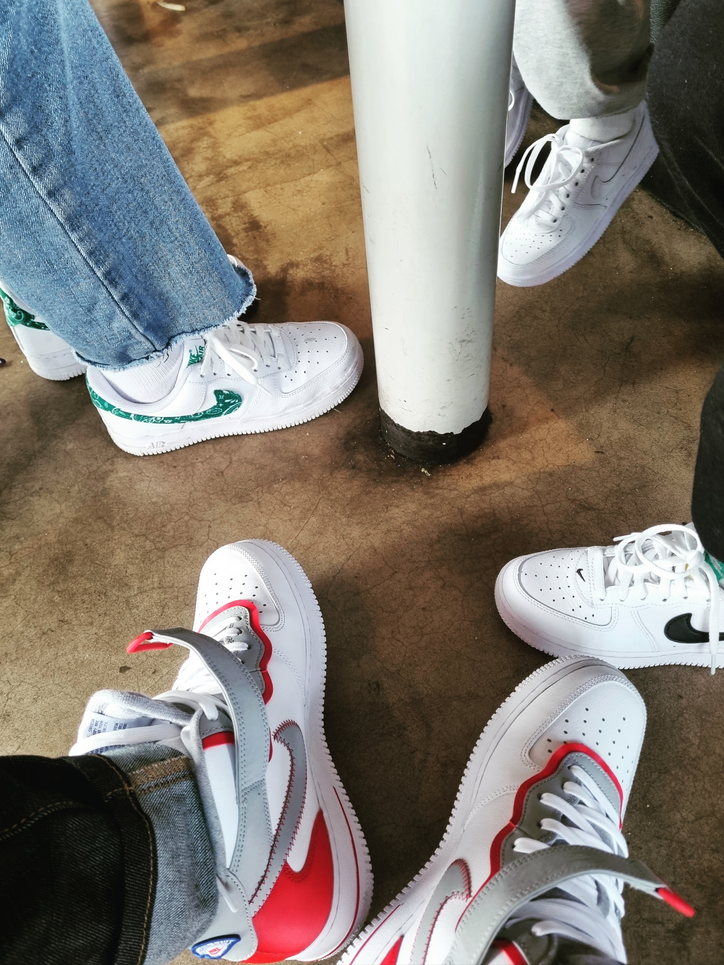 Nike Air Force 1 Mid '07 LV8 Athletic Club White Gym Red, (W) Nike Air Force 1 '07 Essential Paisley Swoosh White Malachite 착용 스타일