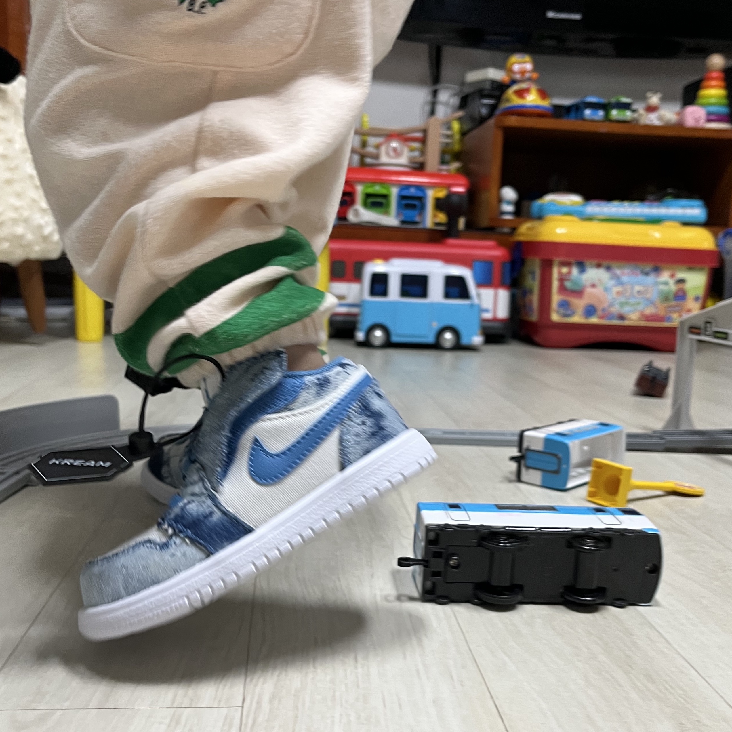 (TD) Jordan 1 Low Alt White Dutch Blue 착용 스타일 - 3