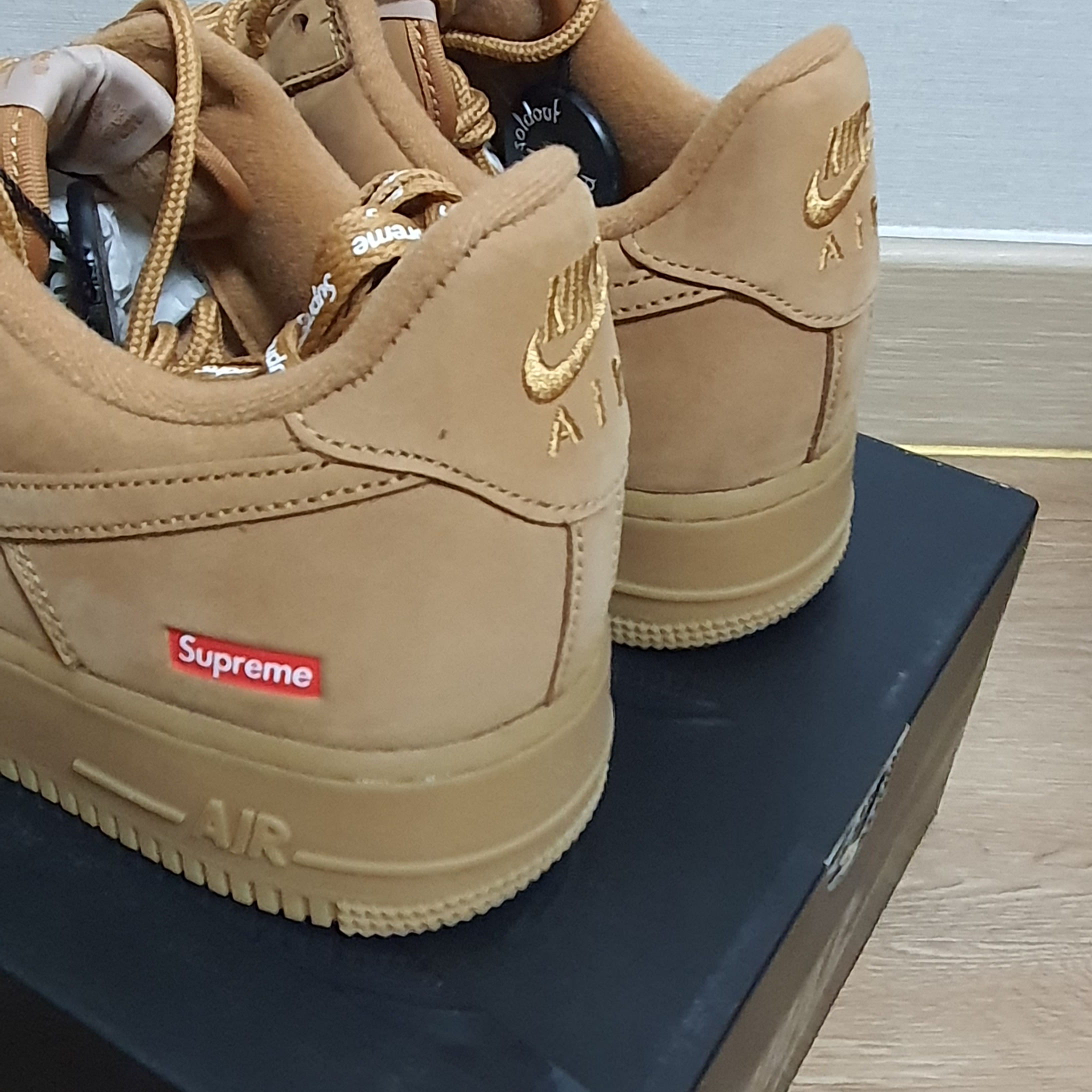 Nike x Supreme Air Force 1 Low Flax 착용 스타일